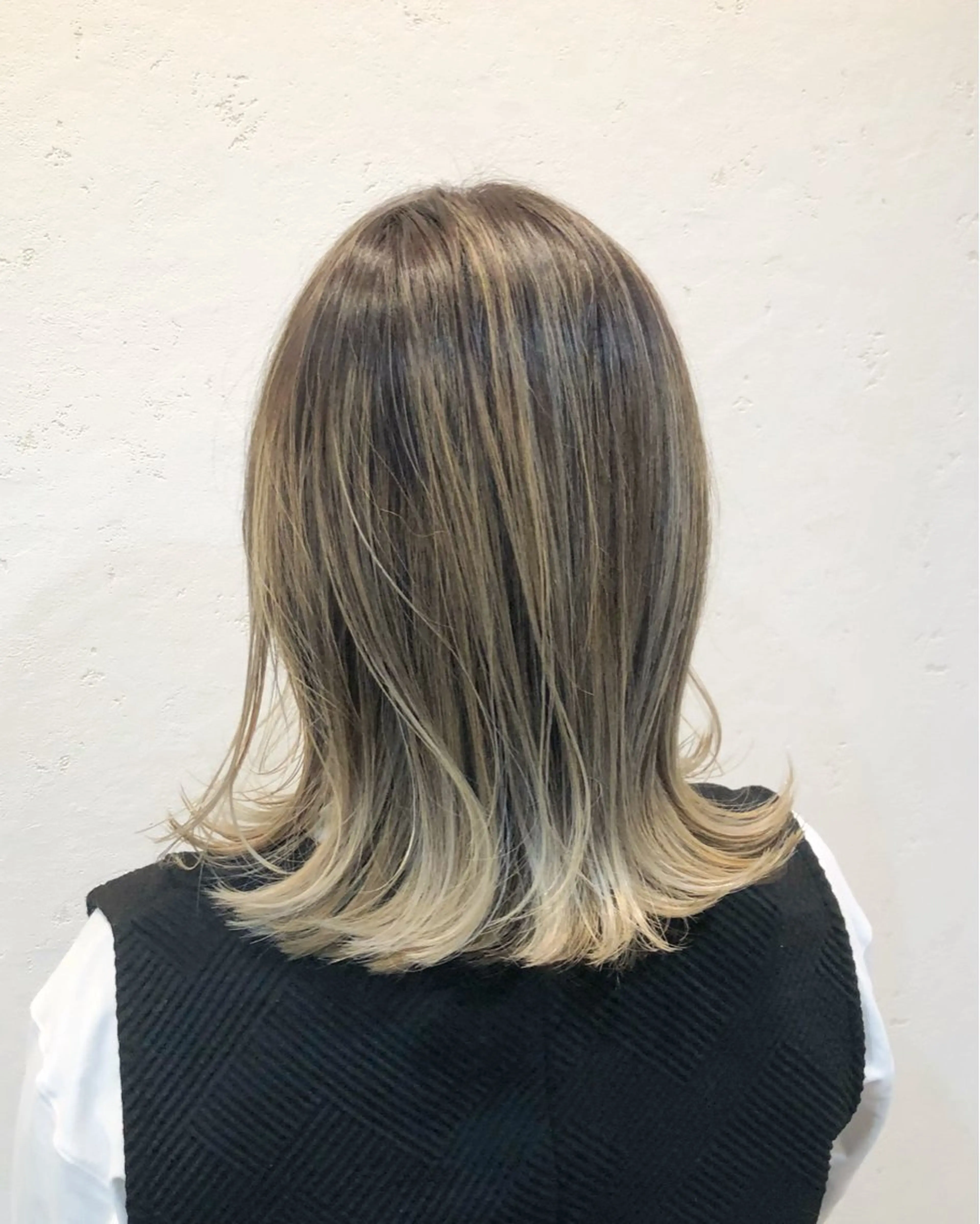 ミディアム カラー バレイヤージュ ベージュカラー ミルクティーベージュ レイヤーカット ニュアンスカラー🫧 加納のヘアスタイル