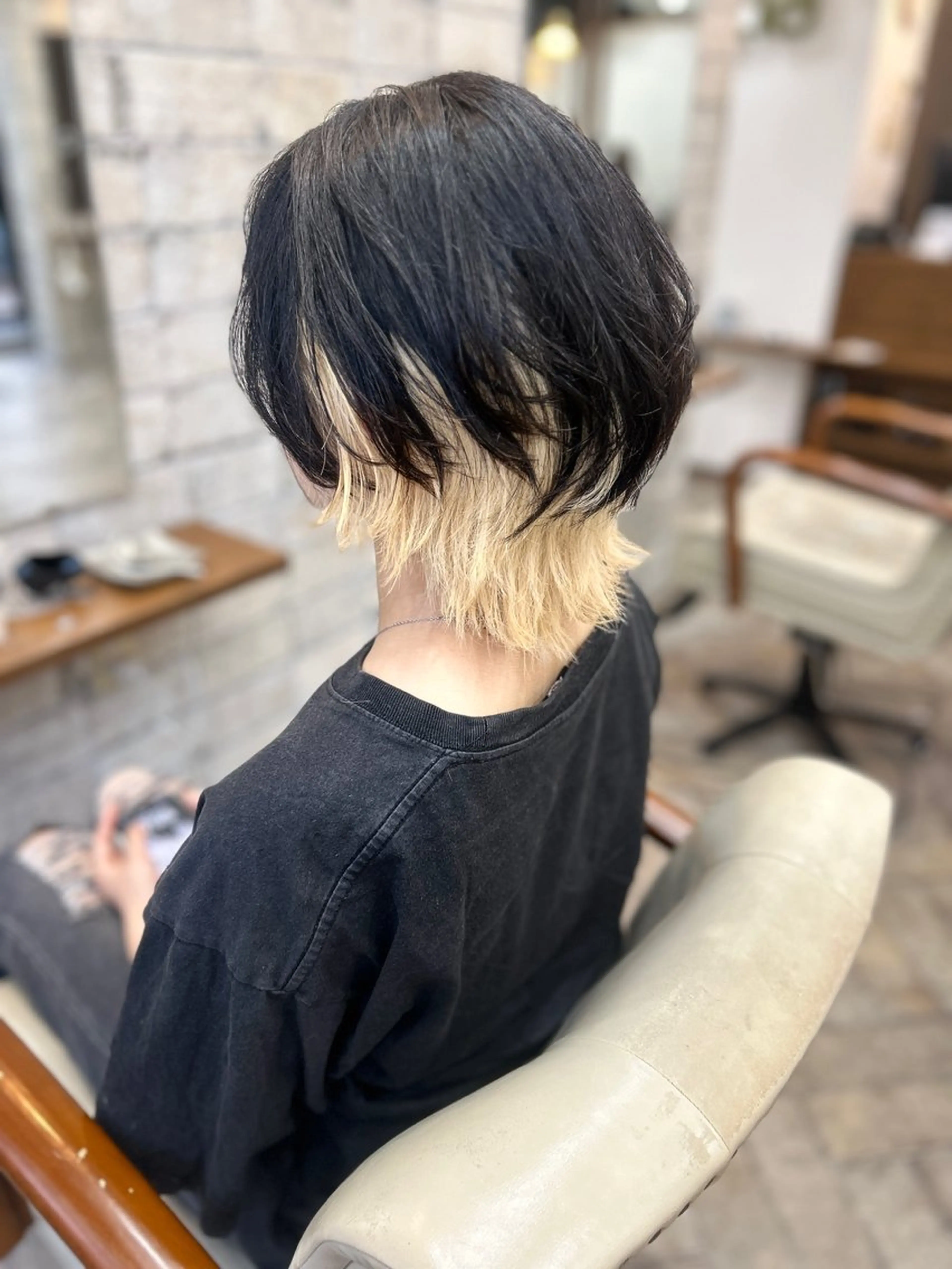 ショート カラー ベージュカラー インナーカラー ホワイトベージュ ウルフカット カット ヘアカラー トリートメント グランルシア梅田所属・女性指名人気no.1 尾崎のヘアスタイル