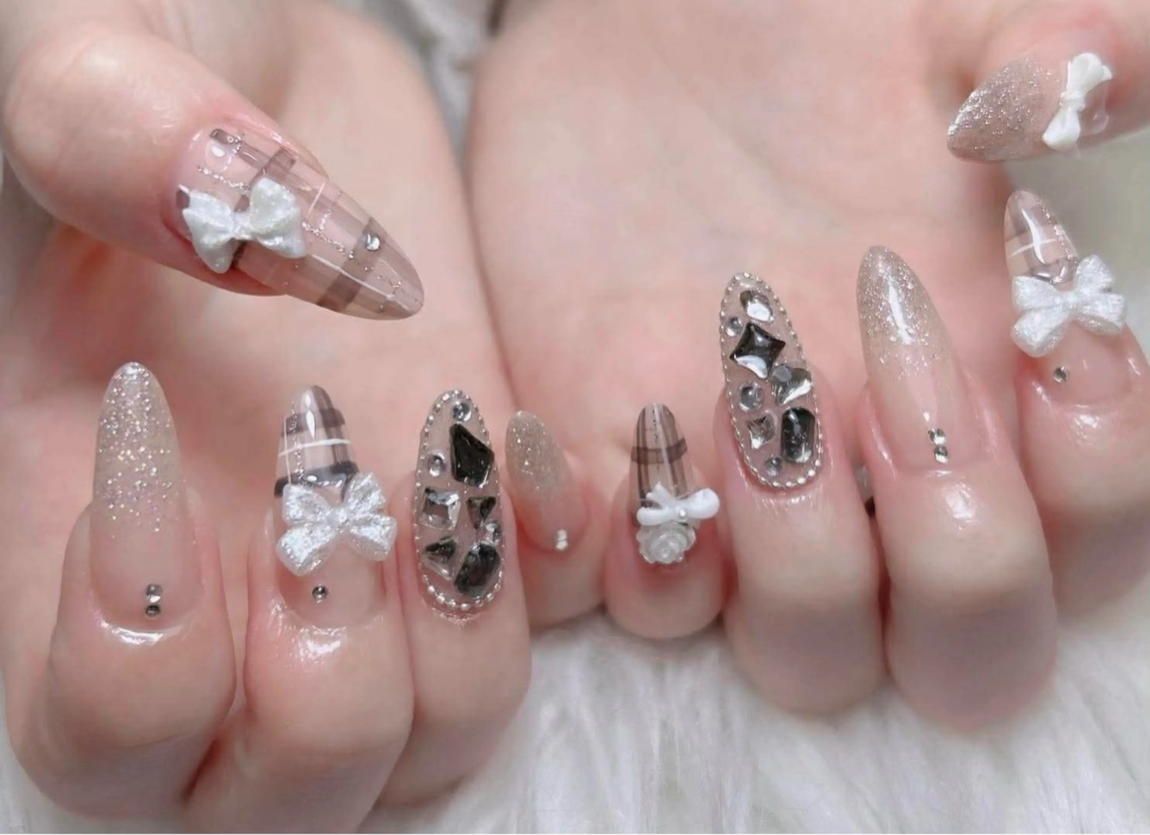 ネイル オーロラネイル チークネイル フットネイル フレンチネイル 韓国ネイル ハンドネイル Lumi Nailのネイルデザイン