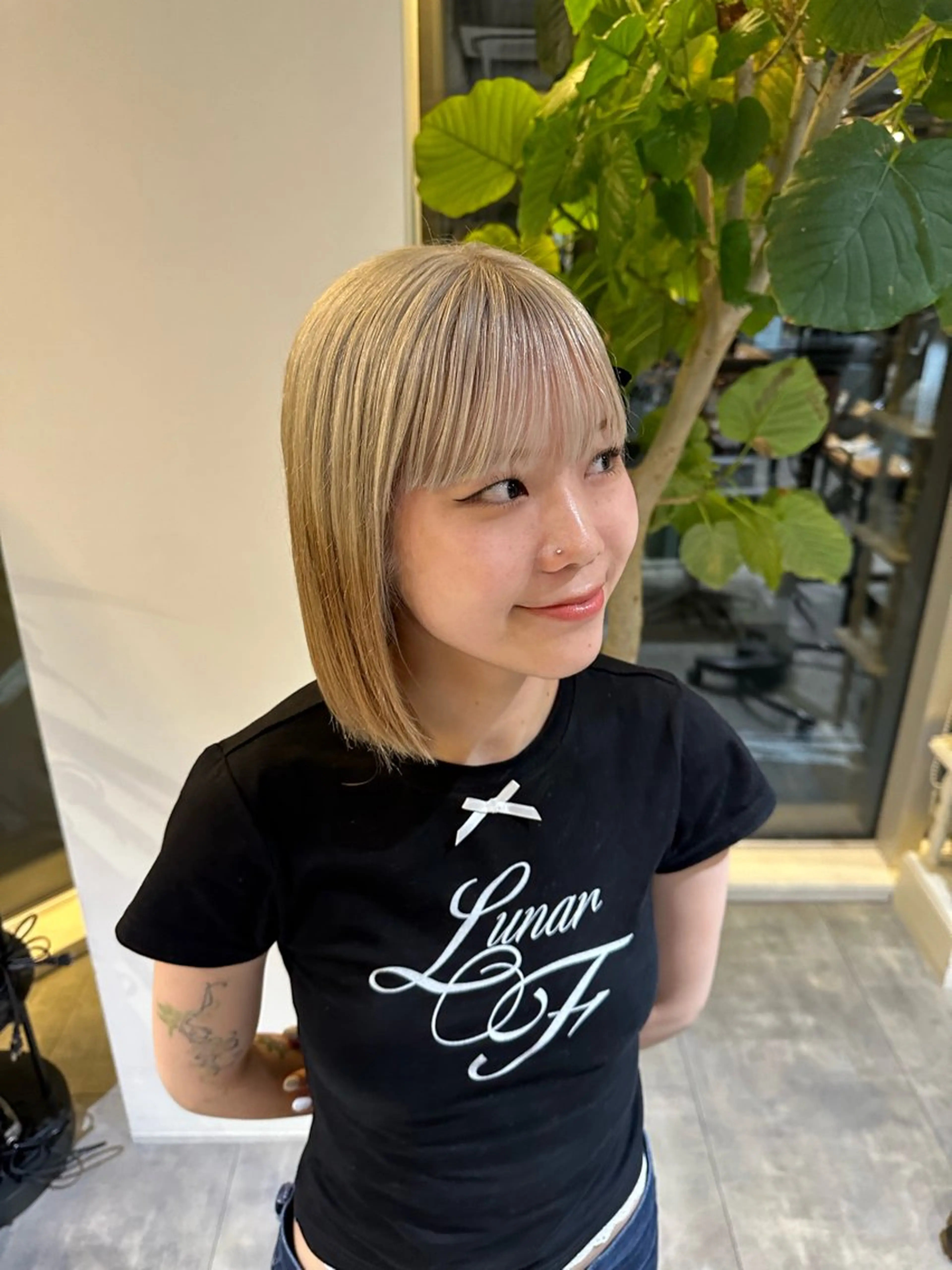 ミディアム カラー ベージュカラー ブリーチ ミルクティーベージュ 渚音 nanoのヘアスタイル