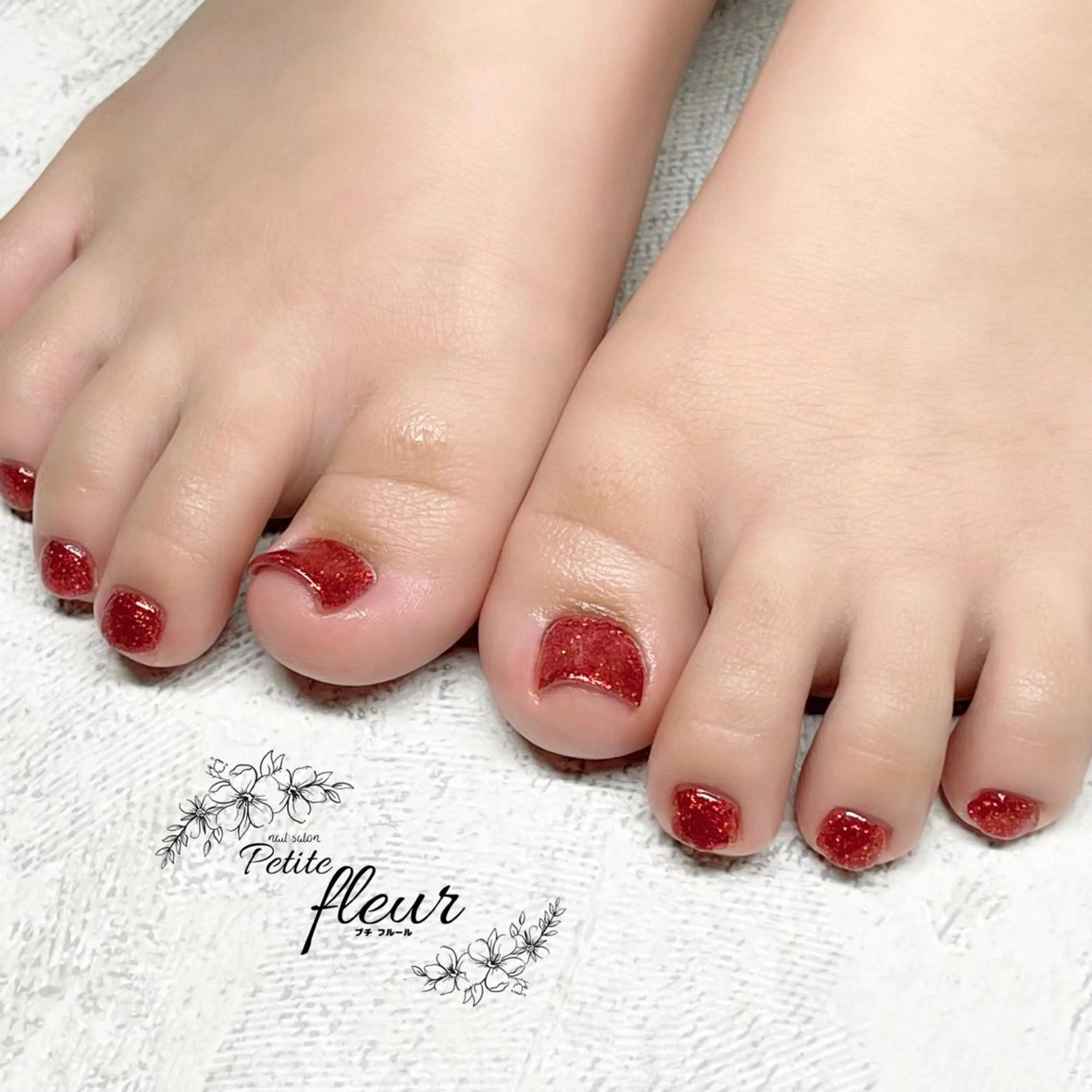 ネイル フットネイル ジェルネイル ラメ(グリッター) 赤色 フットネイル ❁⃘*。Petite fleur❁⃘*りさのネイルデザイン