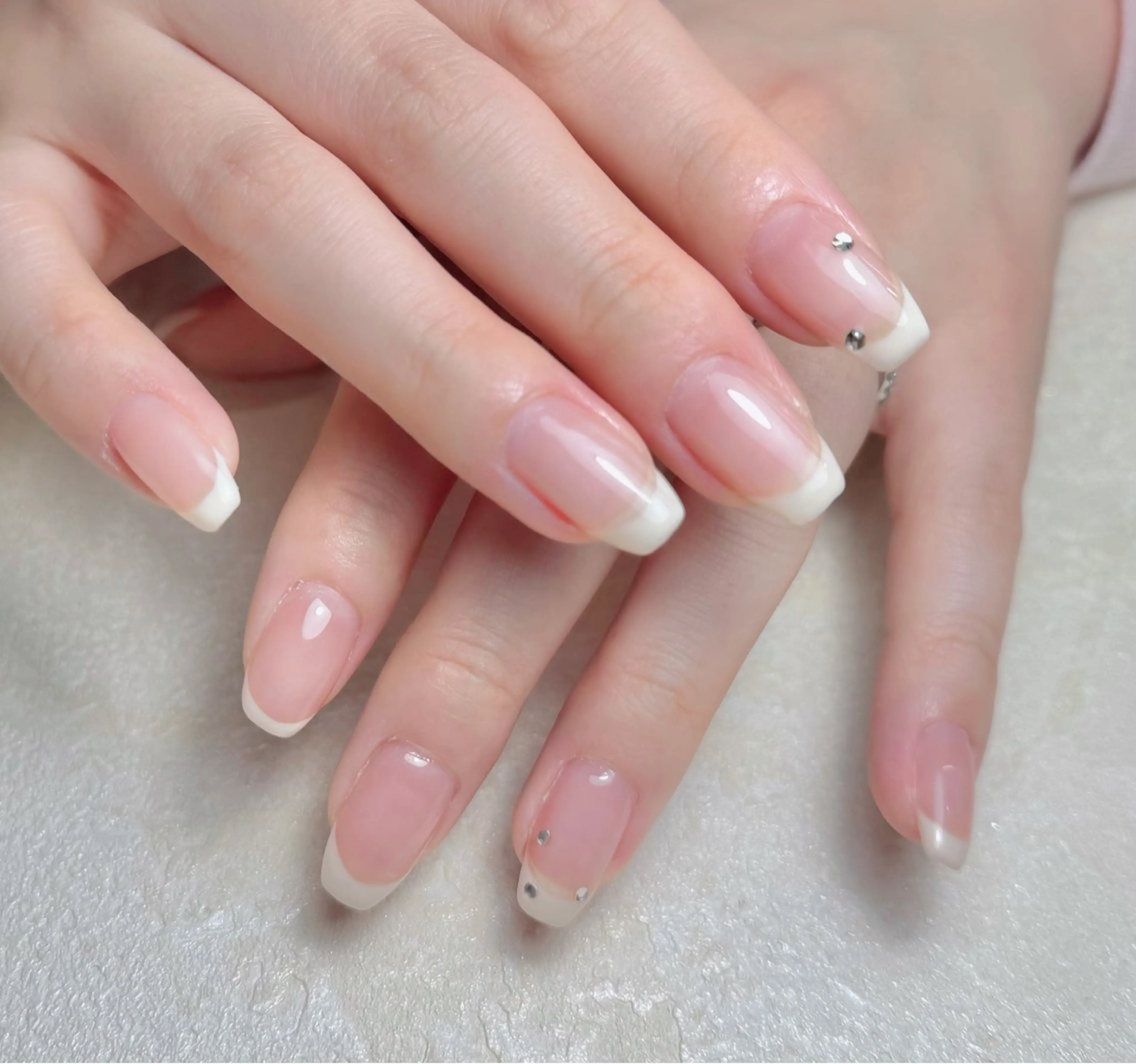 ネイル アートネイル 長さ出し フレンチネイル ジェルネイル ガーリー ハンドネイル 中野駅から2分 MEO NAILのネイルデザイン