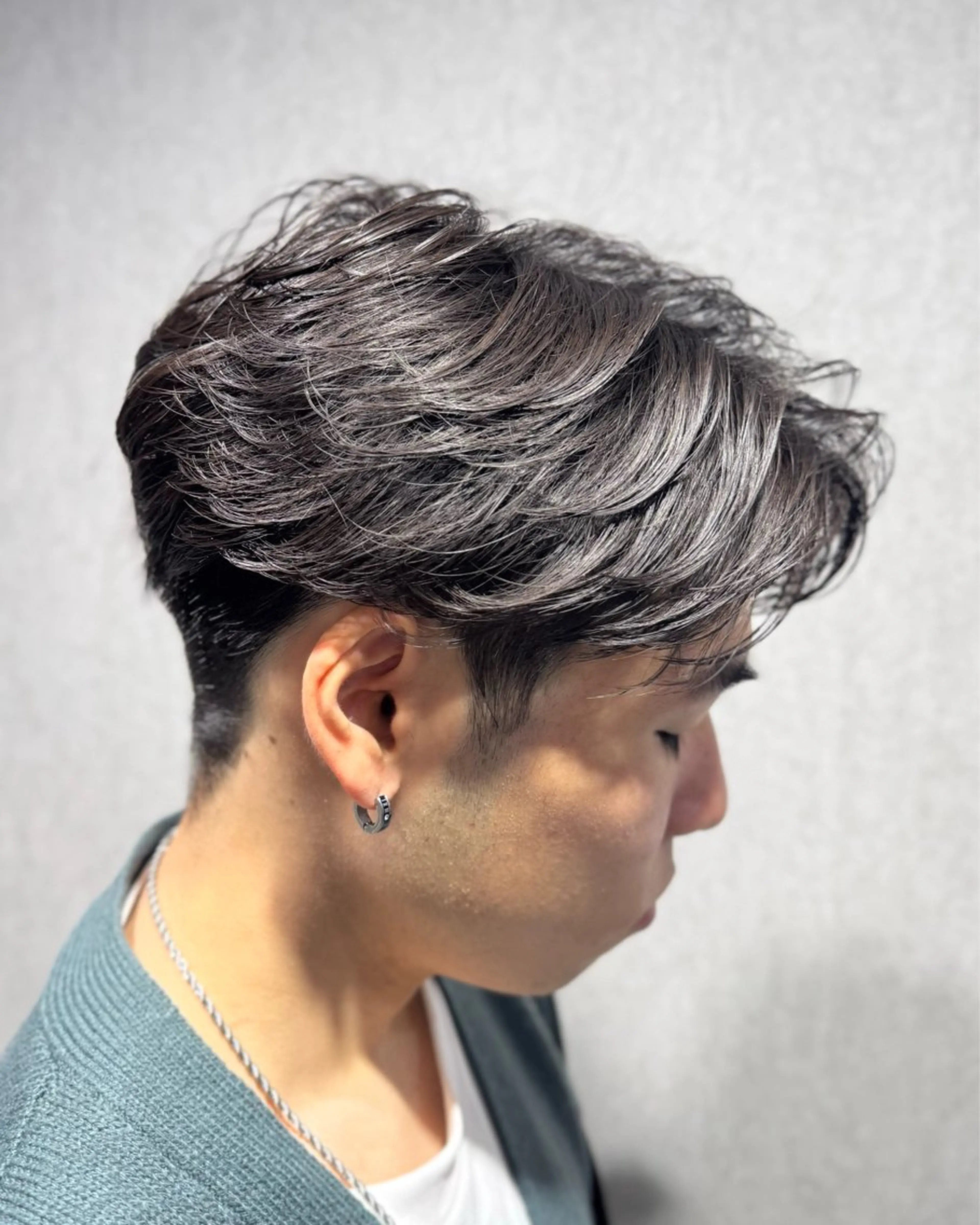 パーマ メンズ センターパート フェザーパーマ メンズパーマ 曲がる縮毛/カルマパ ーマ/池袋/横村大全のヘアスタイル