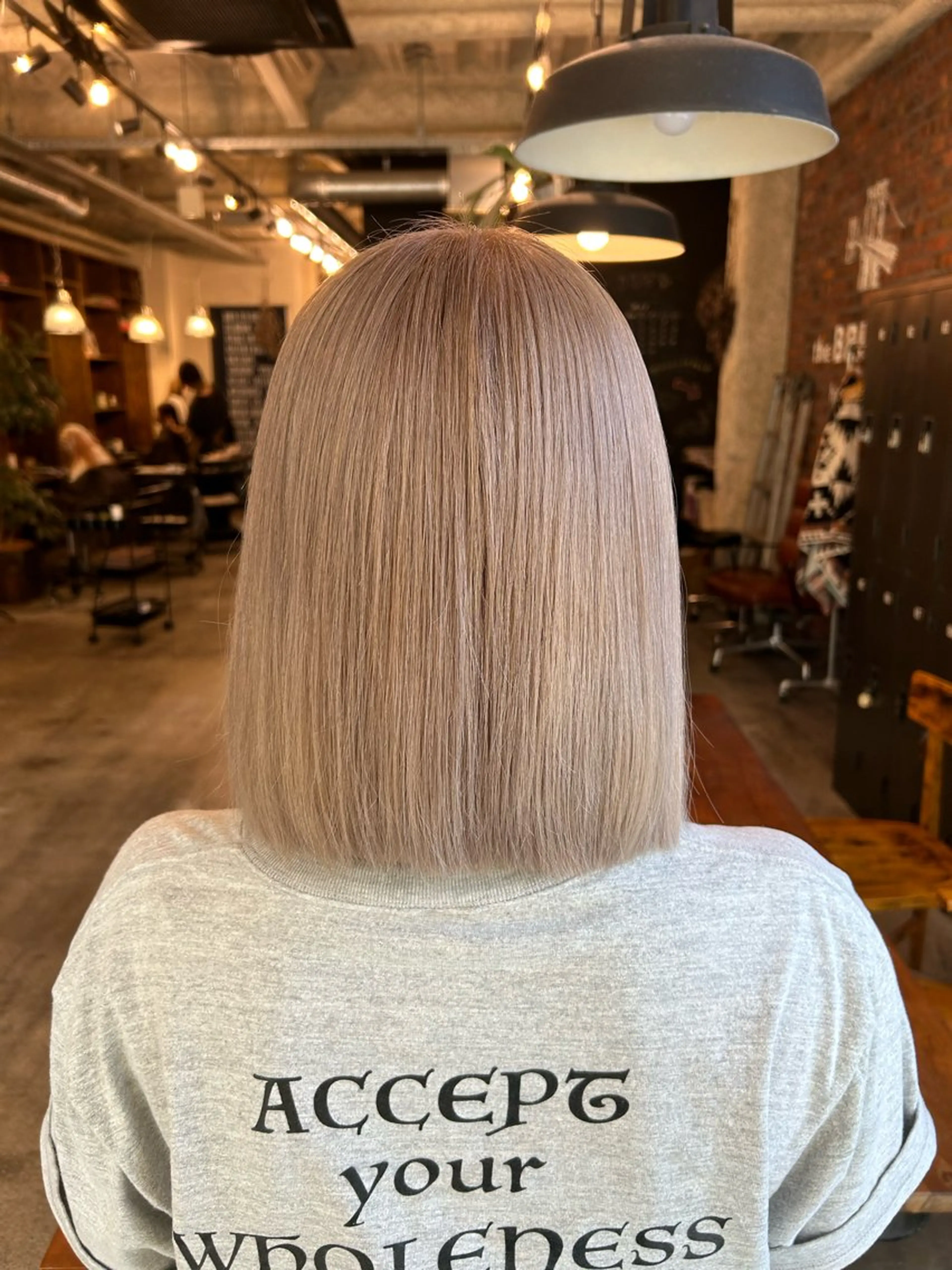 ショート カラー ベージュカラー ホワイトベージュ カット ヘアカラー the BRIDGE 加藤みのりのヘアスタイル