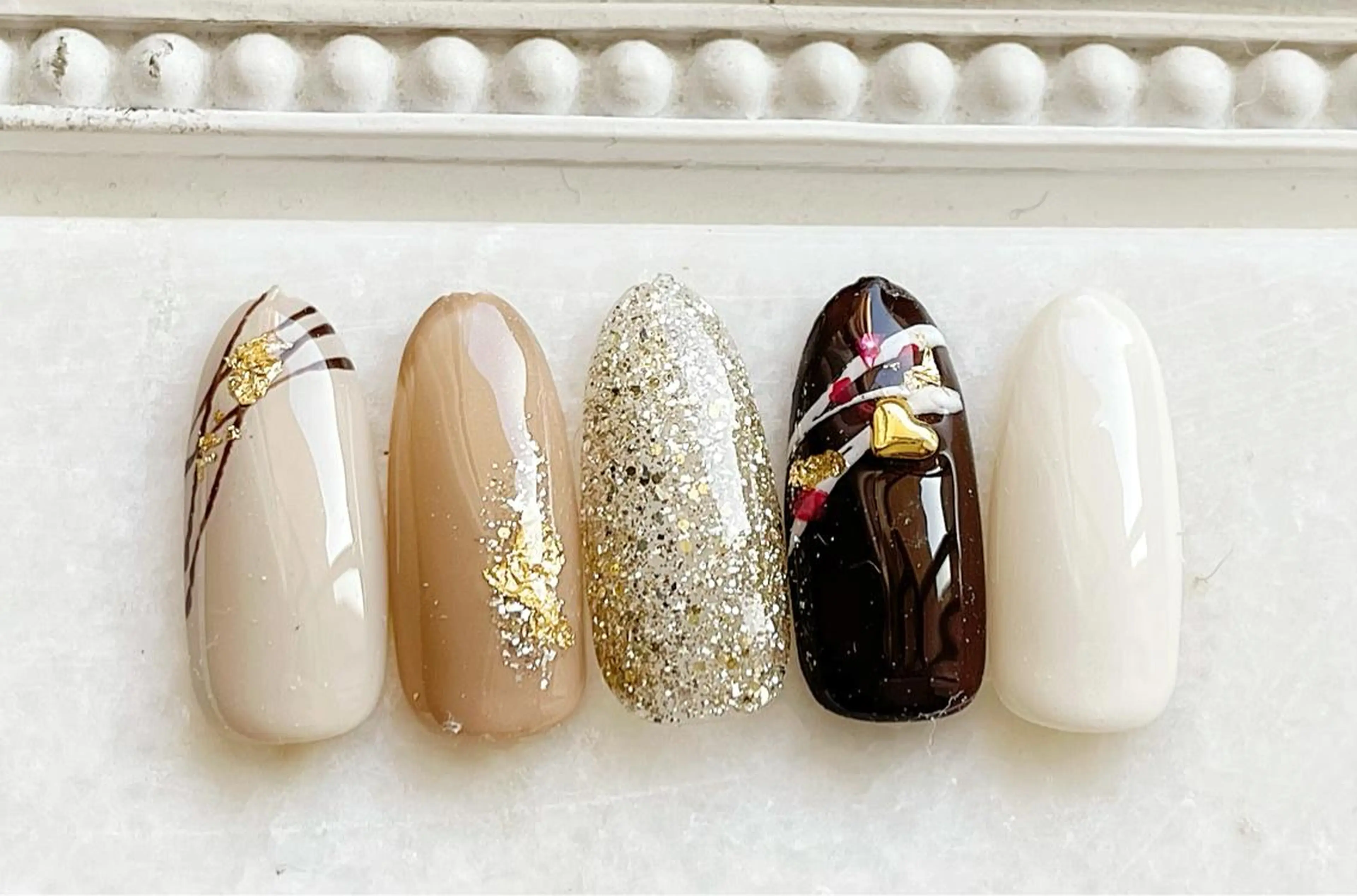 ネイル ジェルネイル キラキラネイル パラジェル バレンタイン ハンドネイル Satomi  のネイルデザイン