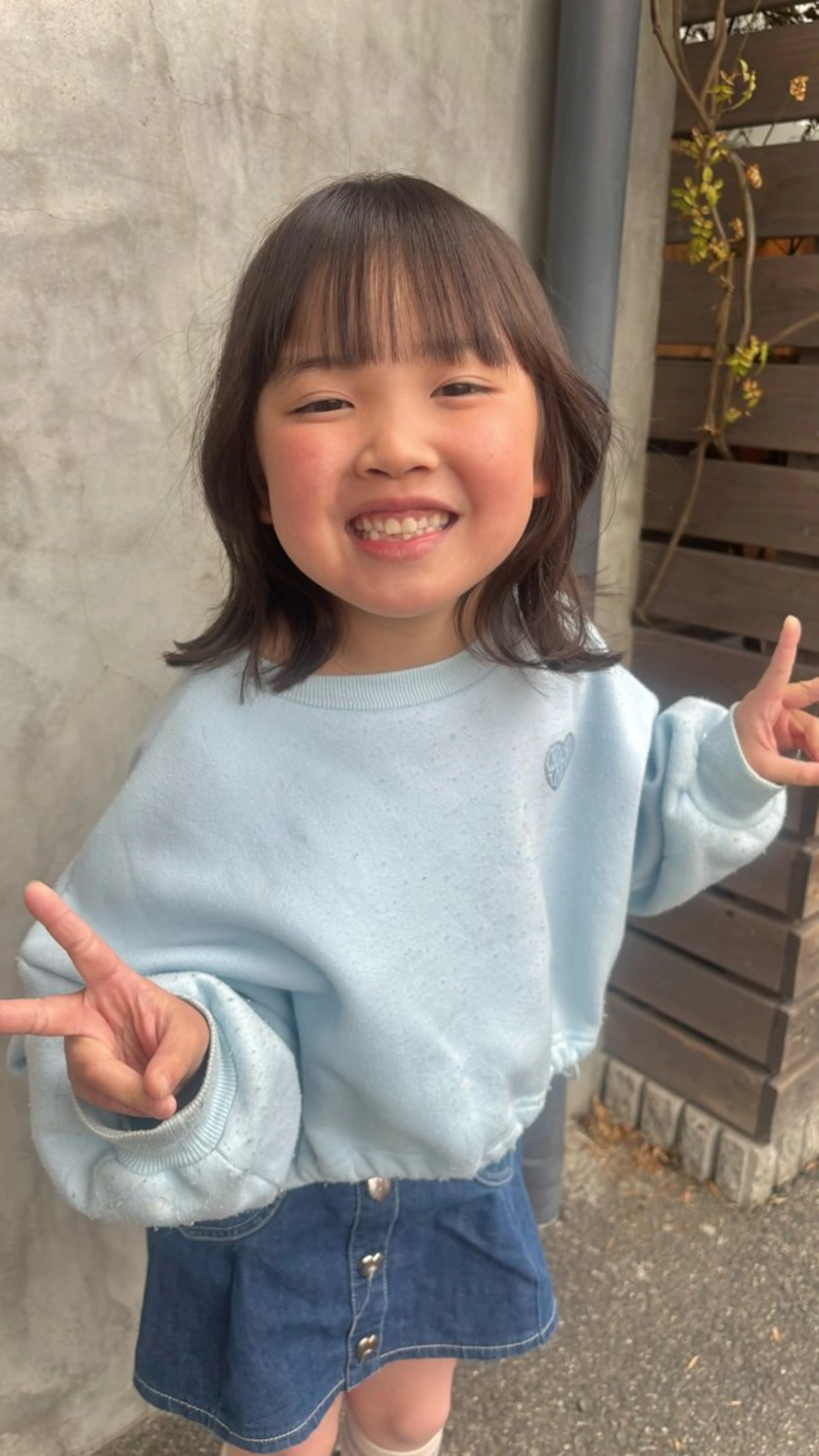 ミディアム カット mata-L23 かのんのヘアスタイル