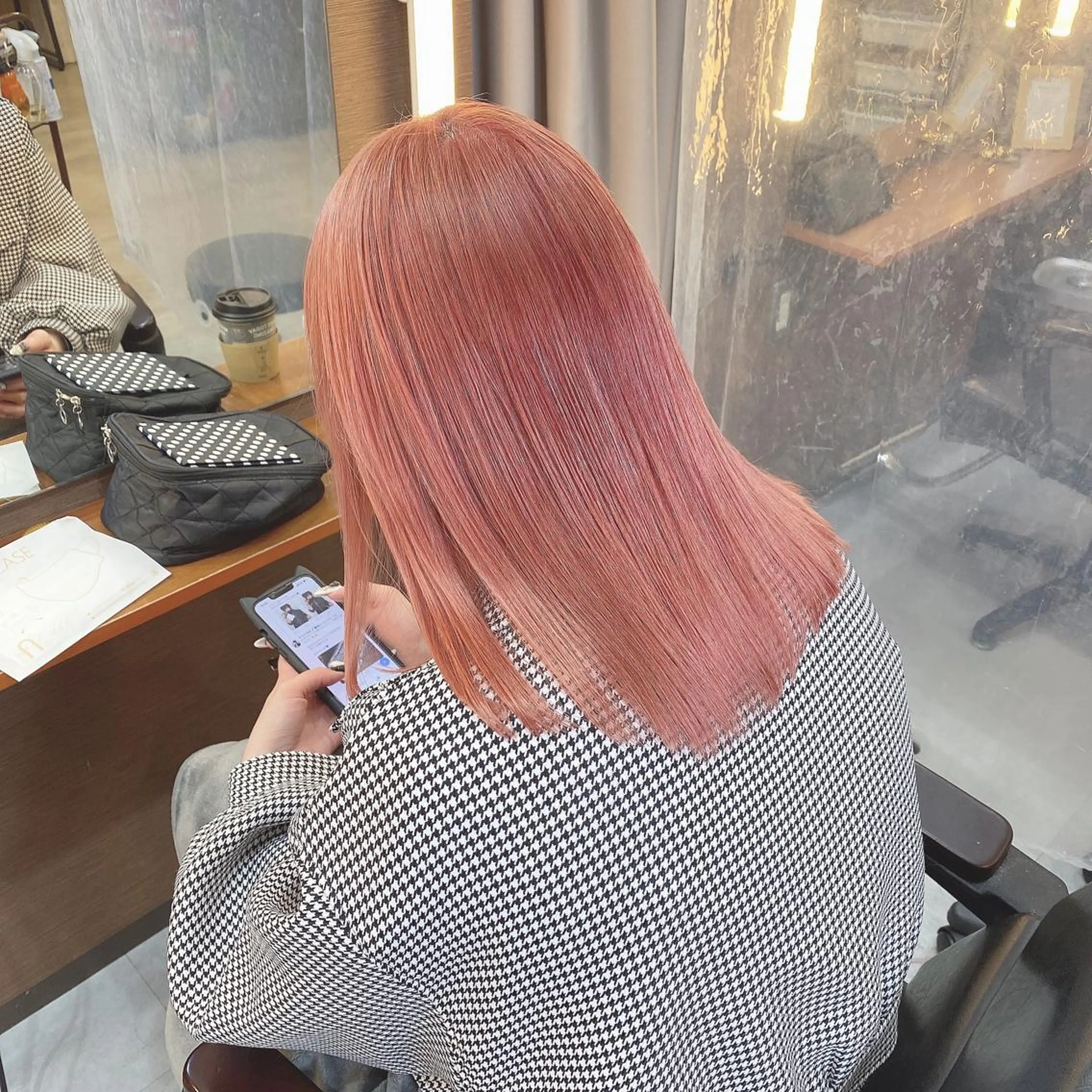 セミロング カラー ブリーチ ダブルカラー ピンクカラー ヘアカラー 髪質改善/美髪矯正/ ハイトーン Kuroのヘアスタイル