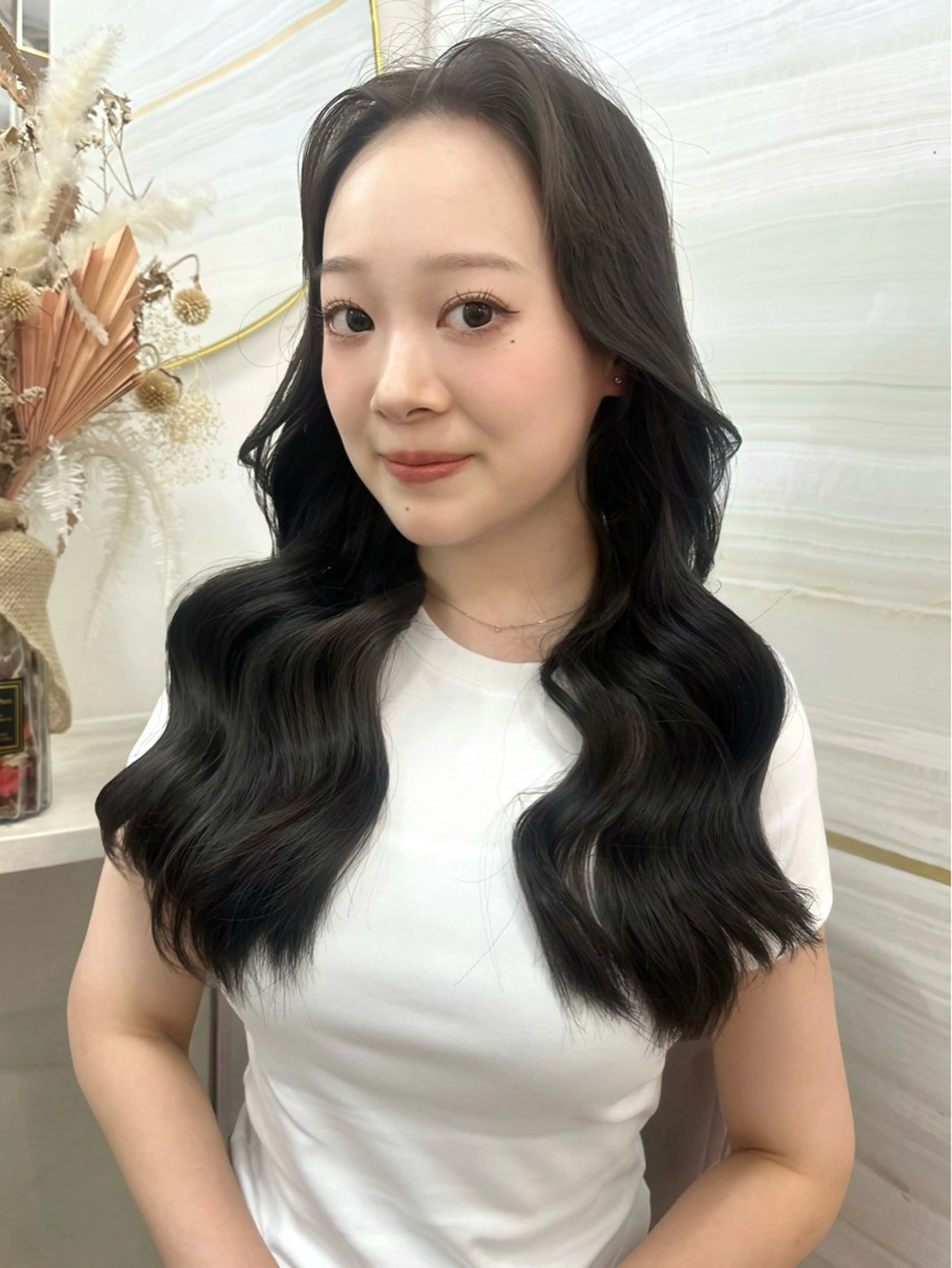 ロング カラー ベージュカラー ブリーチ ブラウンカラー ケアブリーチ ダークグレー ヘアカラー トリートメント 🦋高瀬寛菜🦋 韓国/ブリーチのヘアスタイル