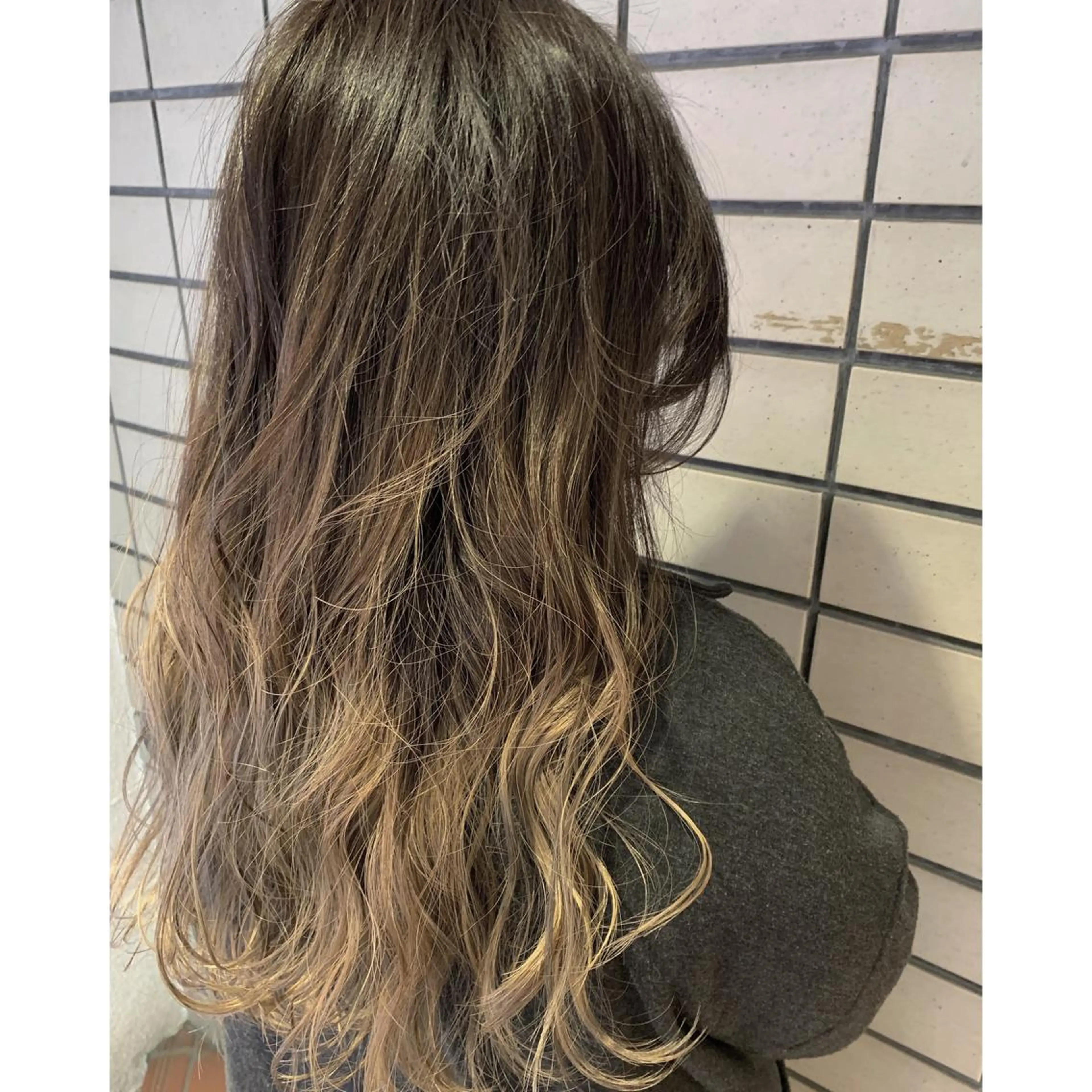 ロング カラー ブリーチ ダブルカラー グラデーションカラー ハイライトカラー ハイライト 坂西 春果のマツエク・マツパデザイン