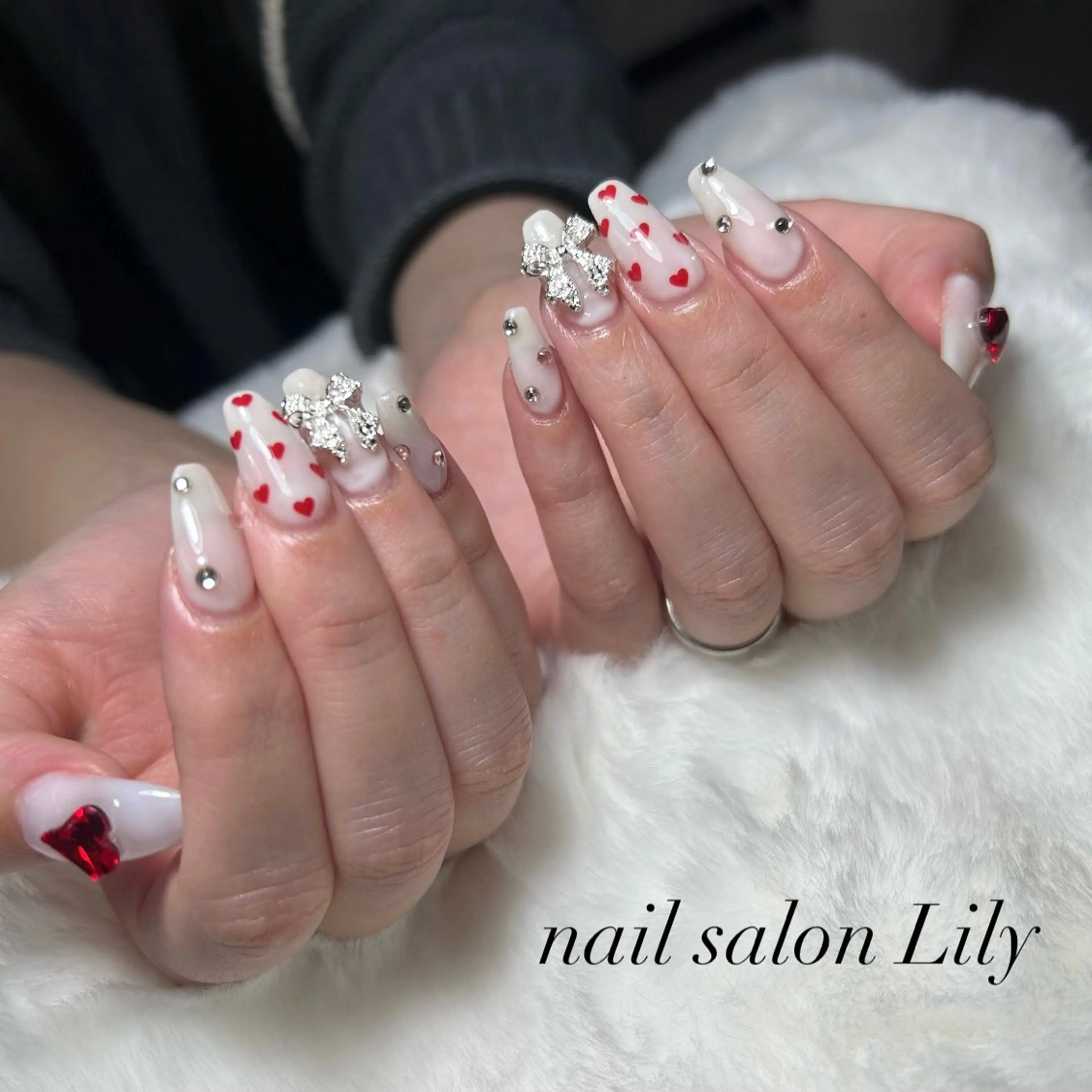 ネイル 赤色 ハンドネイル nail salon Lily所属・藤田 璃々のネイルデザイン