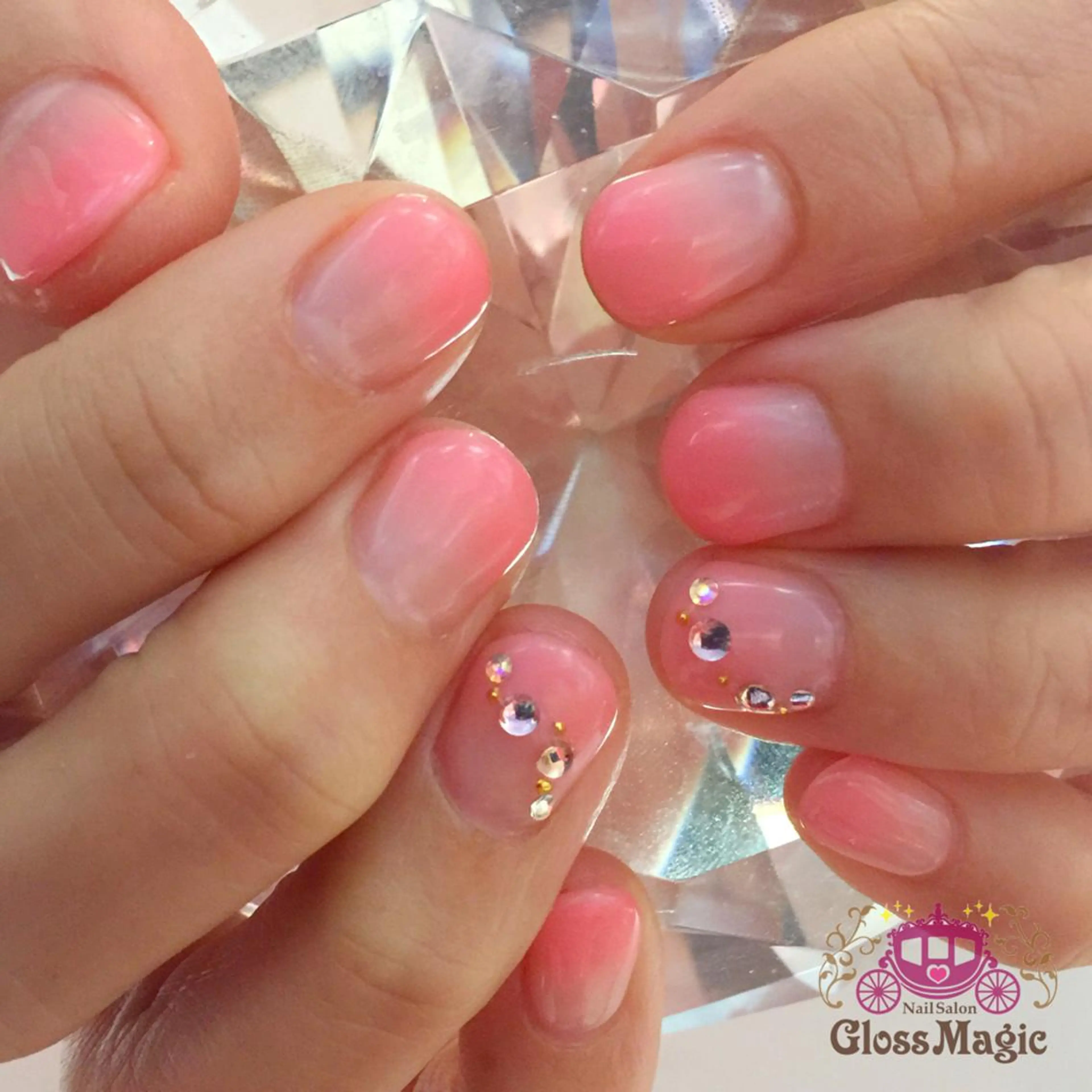 ネイル グラデーション ピンク ストーンネイル YUN 💅のネイルデザイン