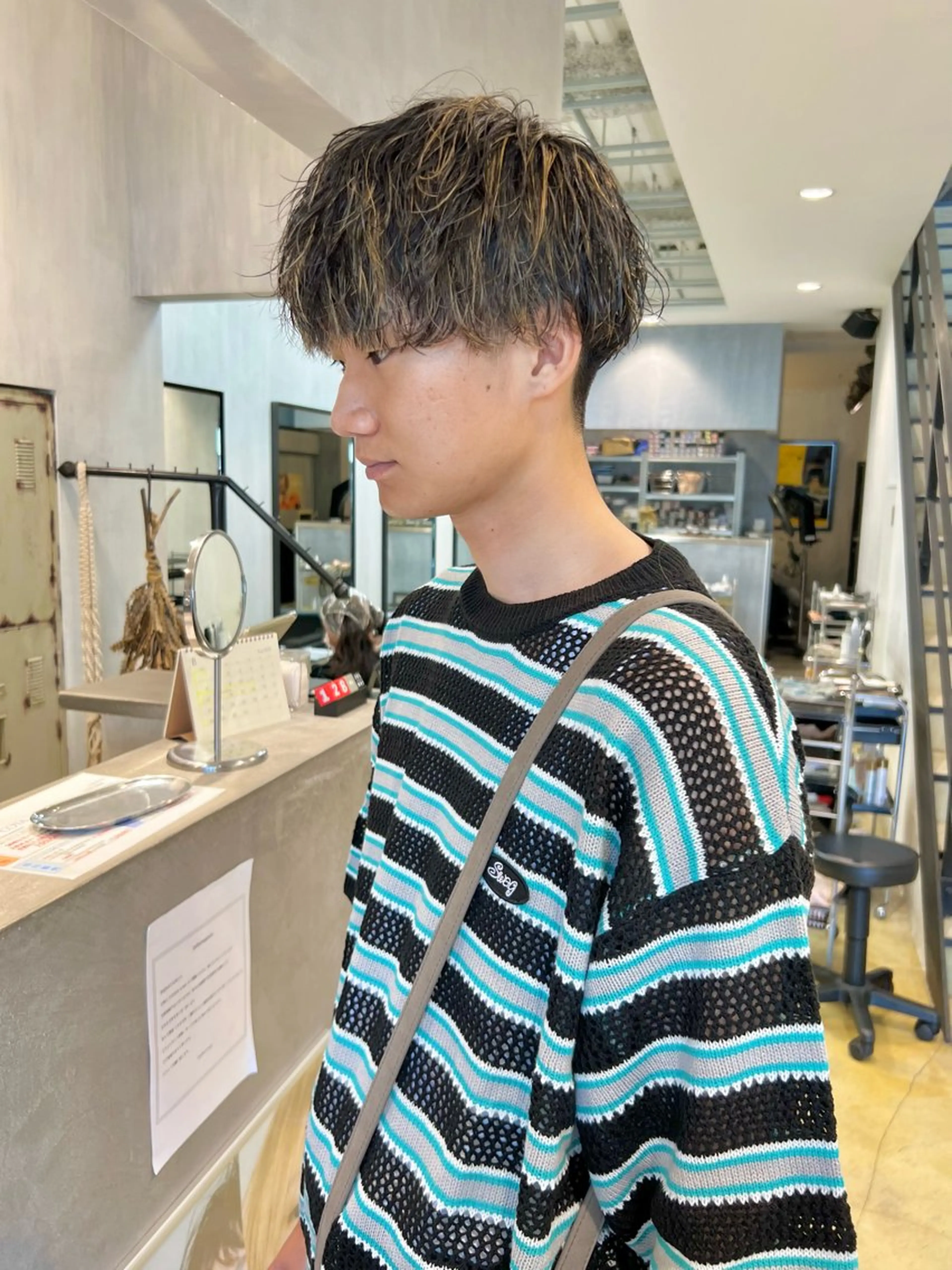 カラー パーマ メンズ メンズハイライト メンズパーマ 波巻きパーマ ハイライトカラー カット ヘアカラー メンズパーマ/メンズ カット/古川晴輝のヘアスタイル