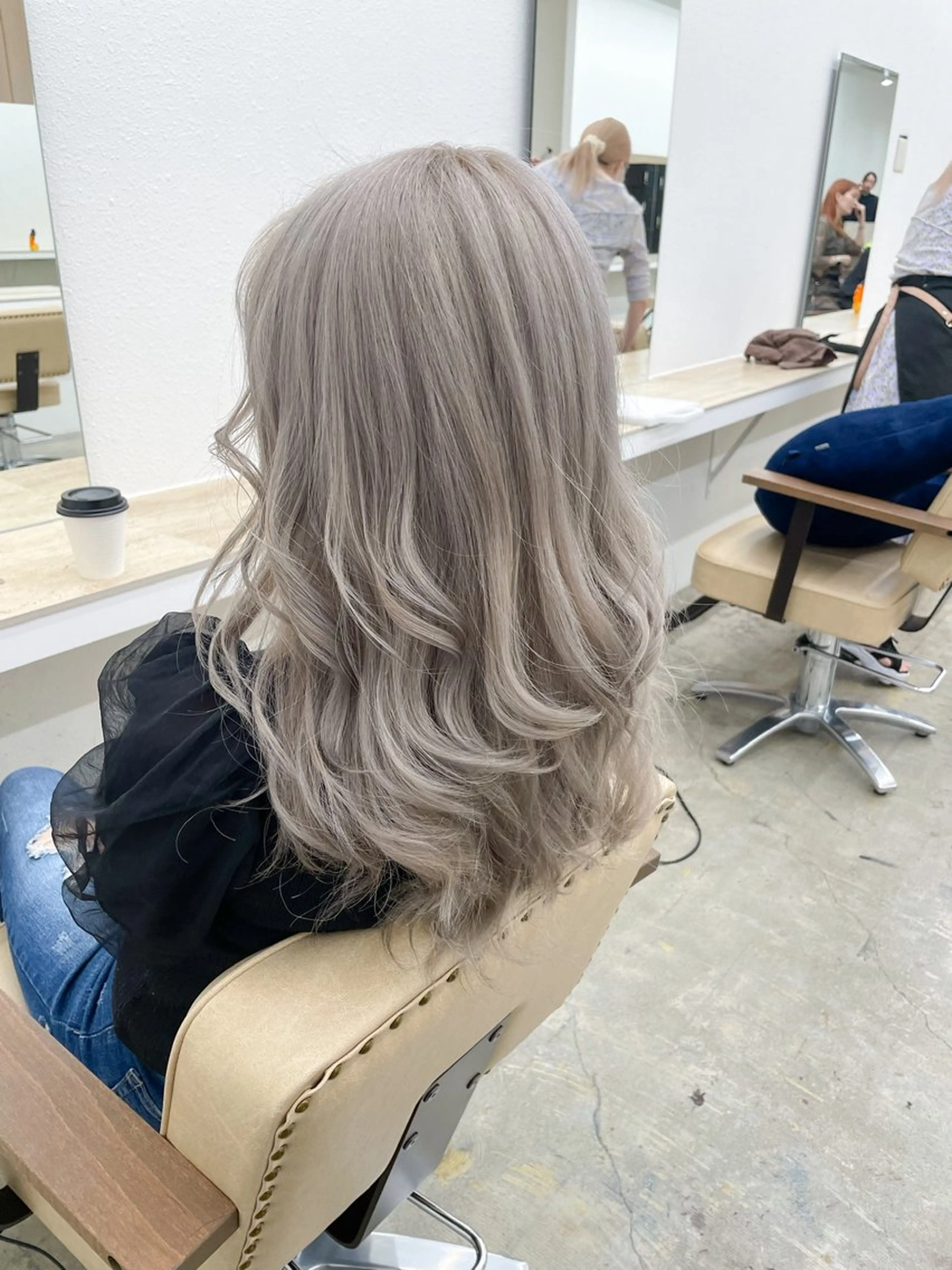 ロング カラー ブリーチ ケアブリーチ グレージュ ハイトーンカラー ミルクティーグレージュ ヘアカラー トリートメント ハイトーン/レイヤー /ケアブリーチ石川治のヘアスタイル