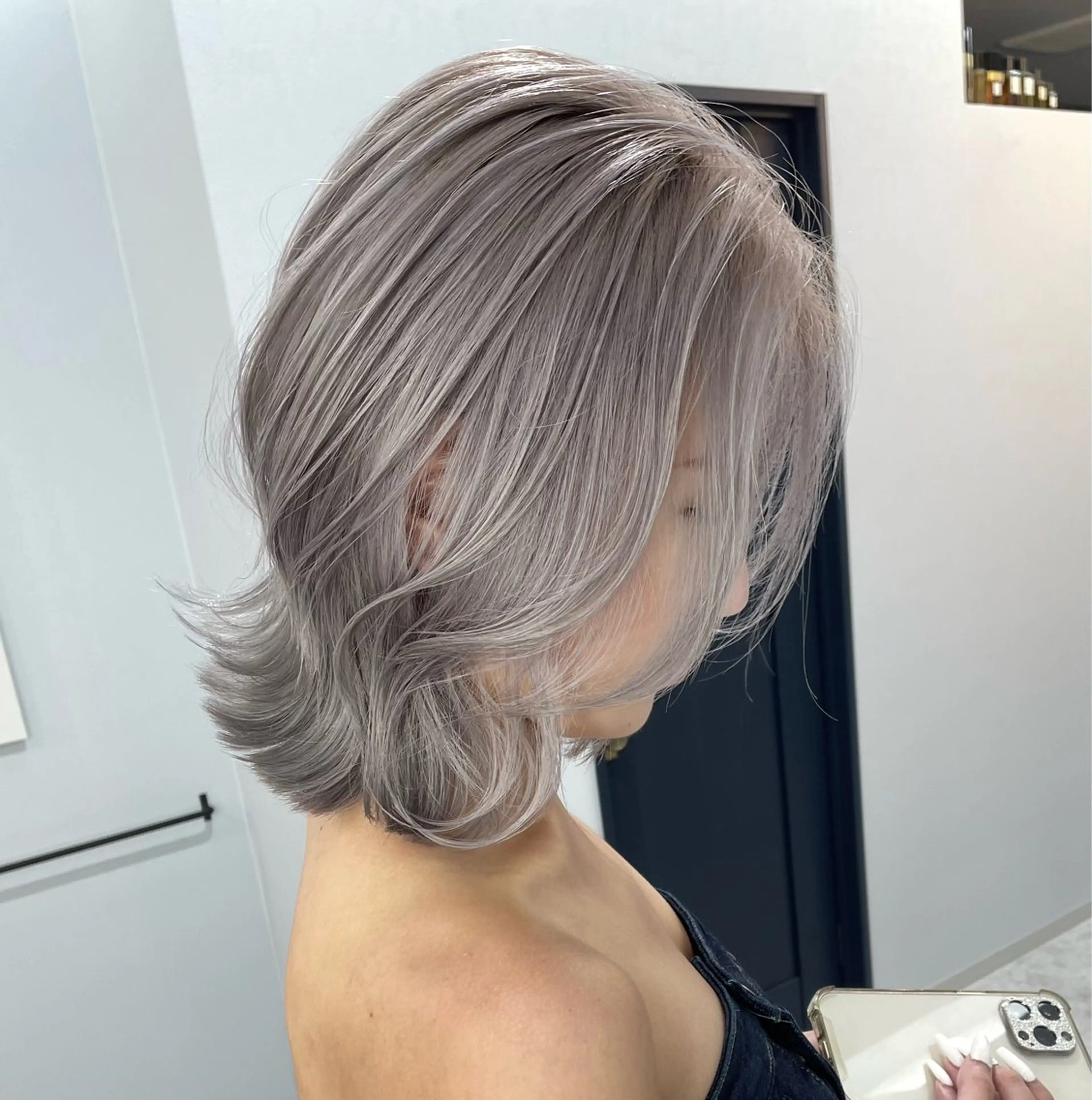 ショート カラー アッシュ シルバー シルバーアッシュ ボブ ヘアカラー i'll 髪質改善 淀屋橋 大阪【イル】所属・ハイトーンボブ /tasukuのヘアスタイル
