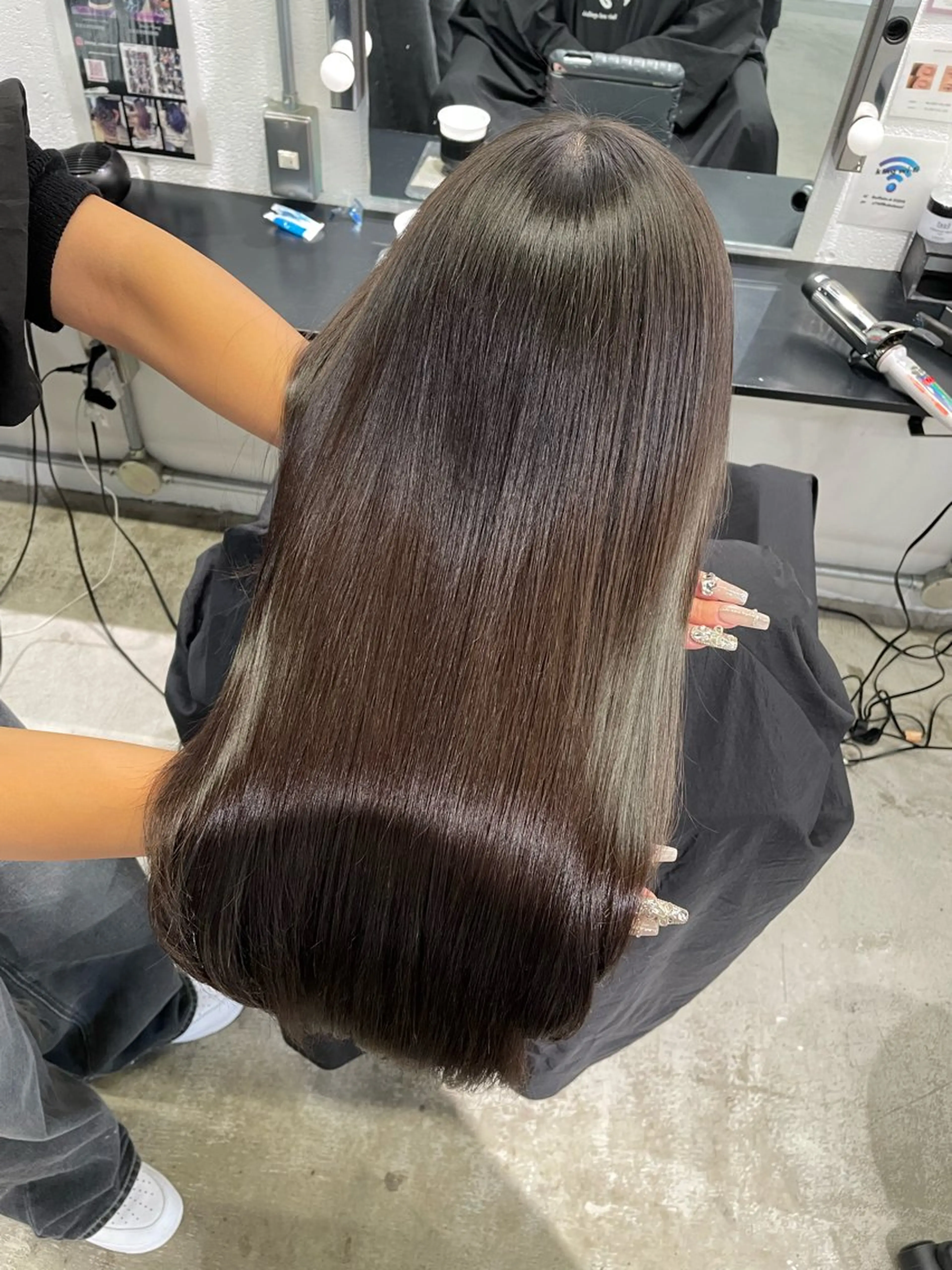 ミディアム カラー ハイライトカラー エクステ ハイライト 髪質改善 レイヤーカット K!ng所属・レイヤーカット/ 髪質改善/ハイライトのヘアスタイル