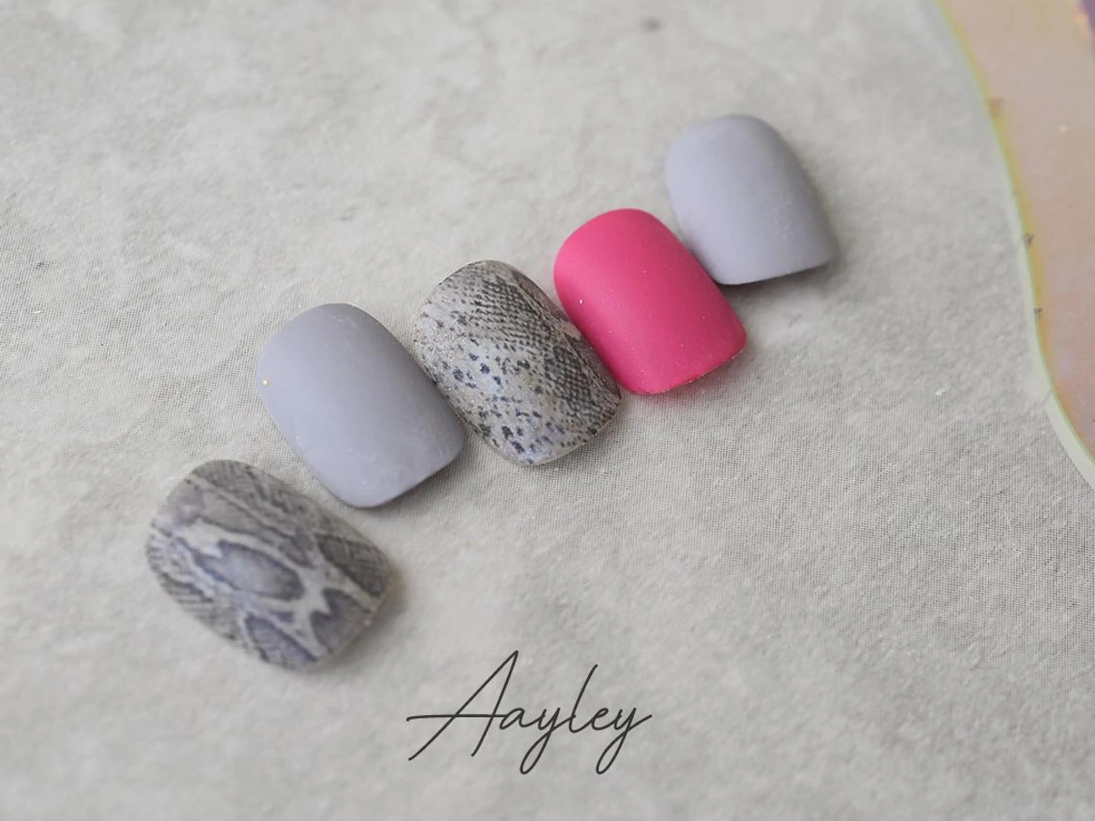 ショート カラー ネイル Aayley(アイリー)Salon所属・Aayley アイリ―サロンのネイルデザイン