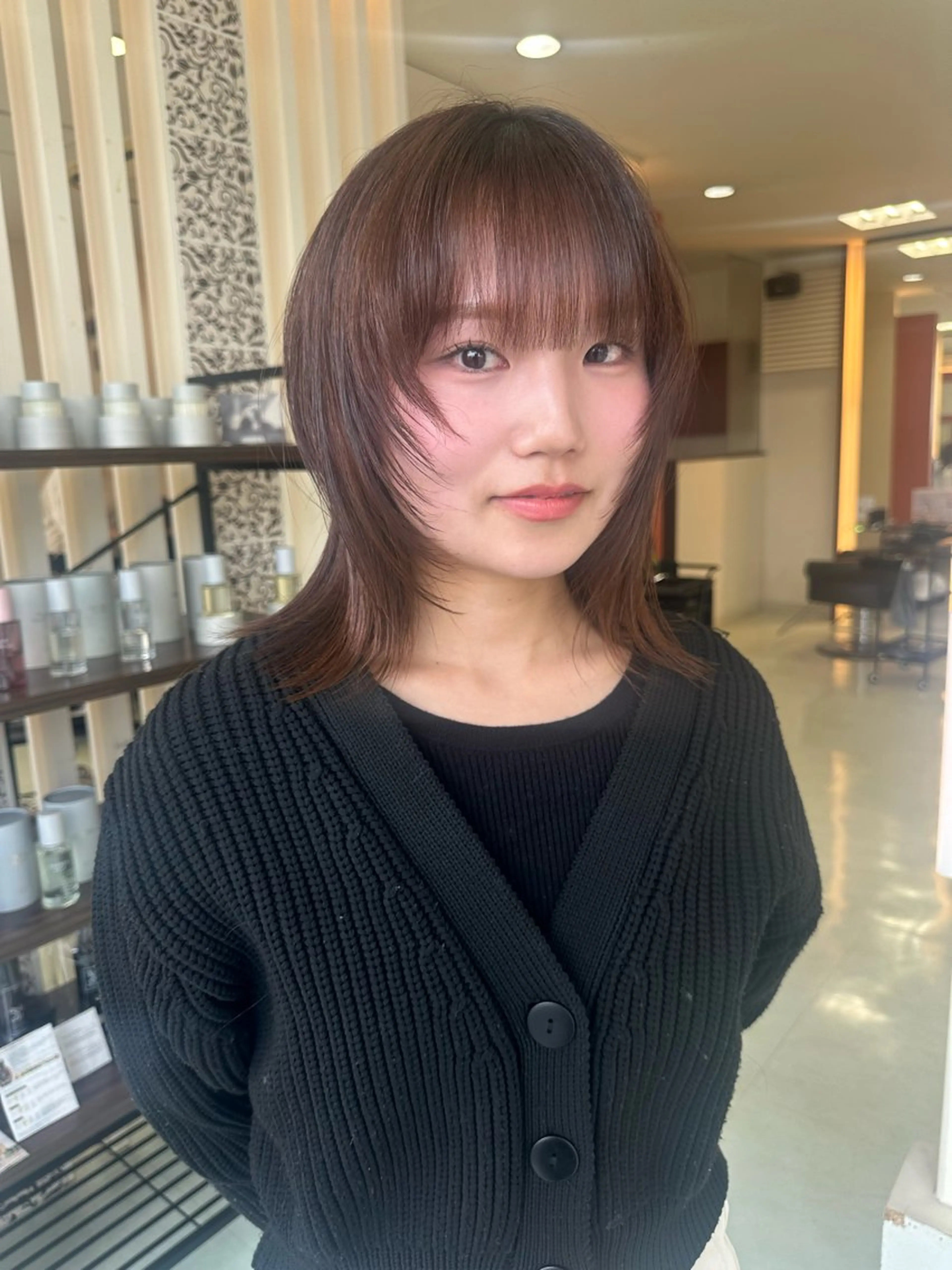 ミディアム 顔周りカット レイヤーカット 三宅 壱輝のヘアスタイル