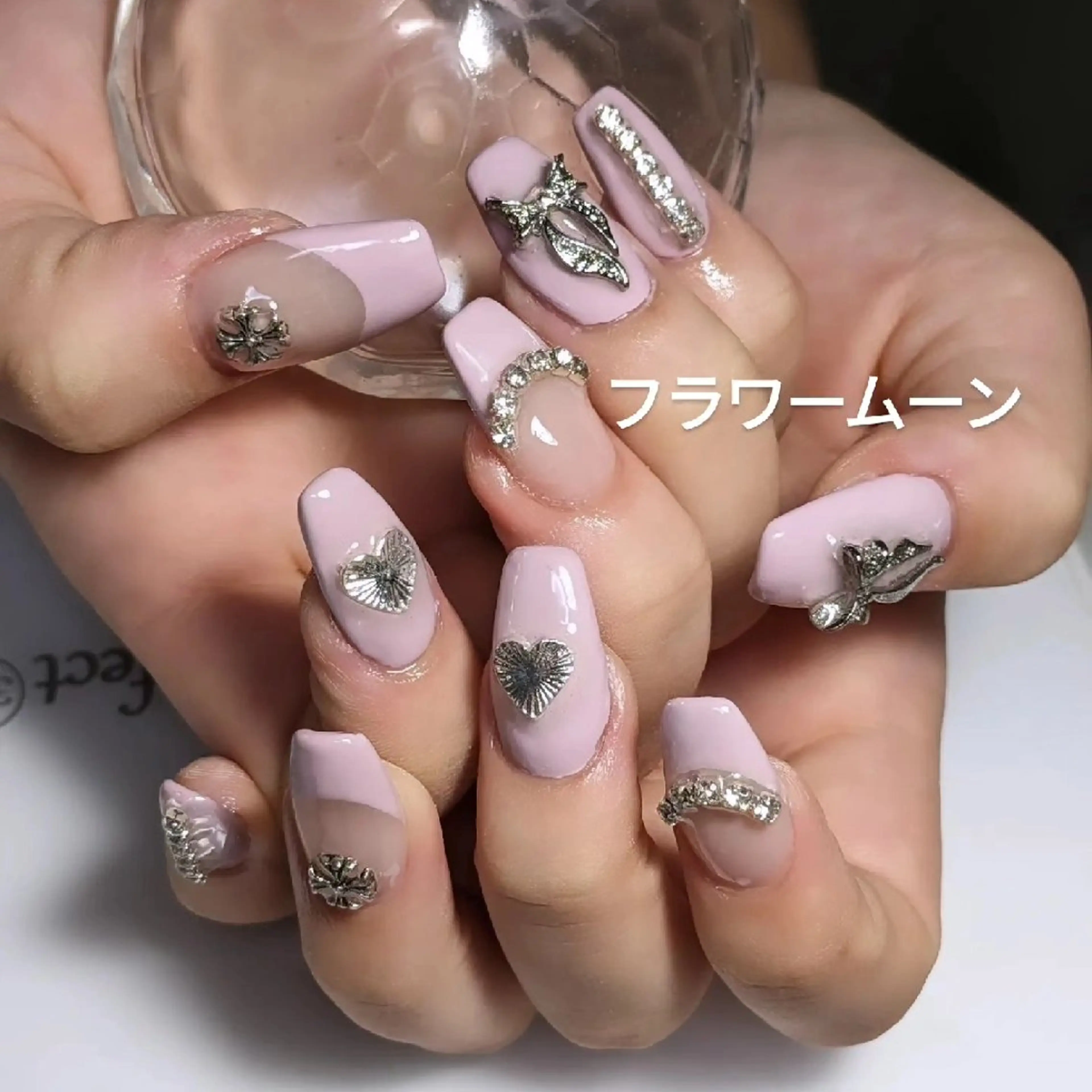 ネイル フレンチネイル フラワー ムーンのネイルデザイン