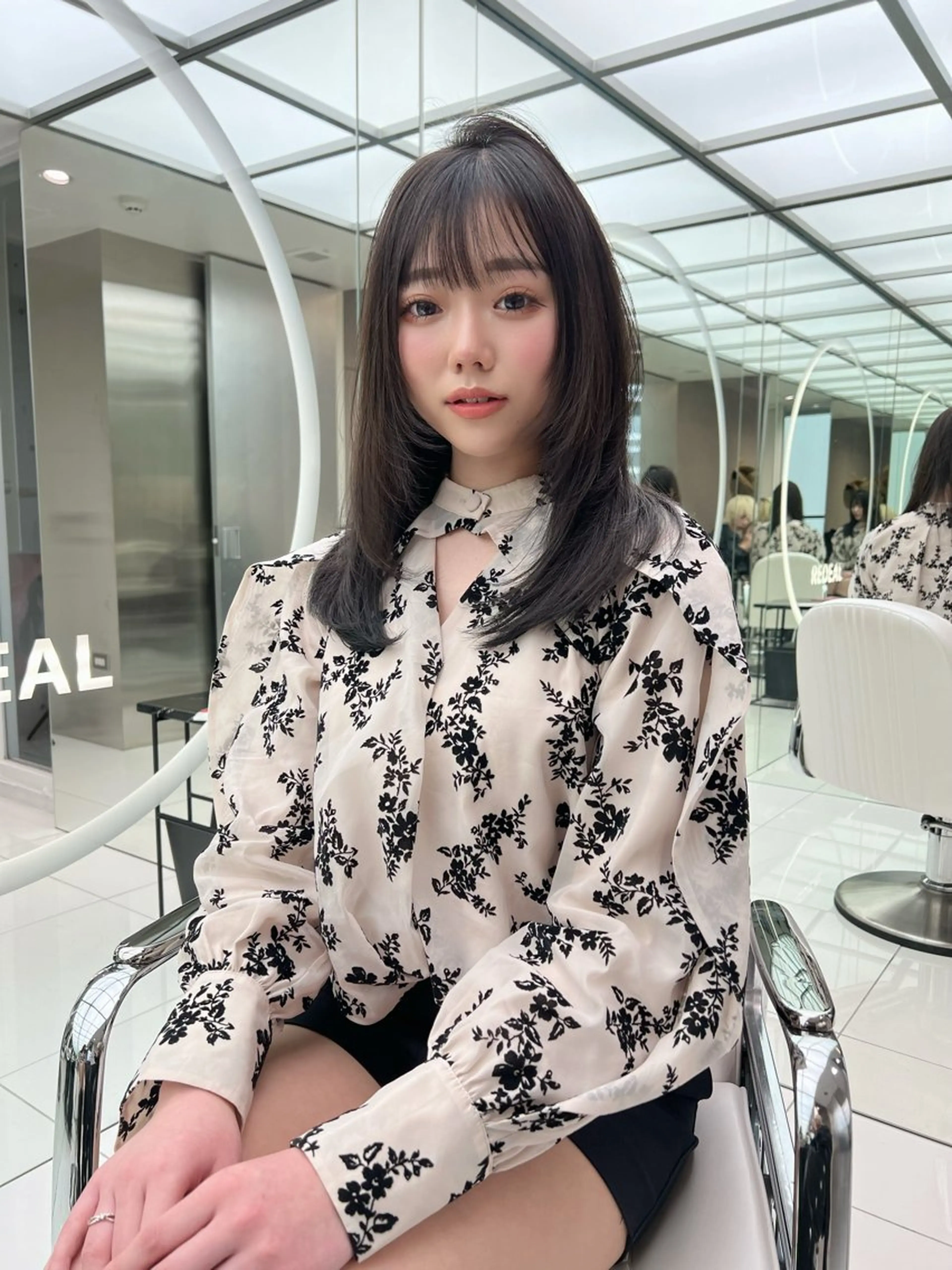 セミロング 顔まわりレイヤー 顔周りカット レイヤーカット REDEAL SHIBUYA所属・maya/レイヤー カット/ミインパーマのヘアスタイル