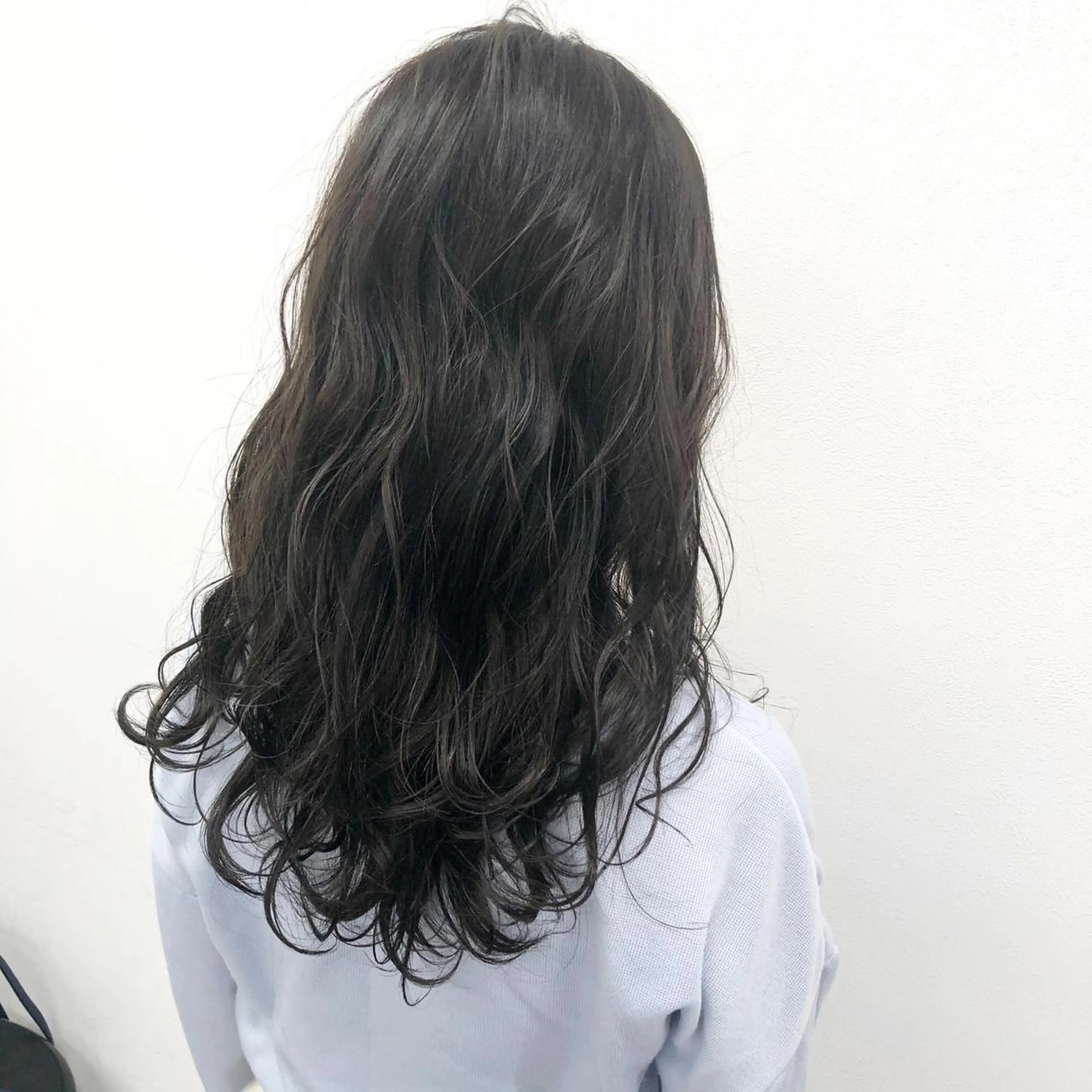 ロング ハイトーン×レイヤー カットTAKUMIのヘアスタイル
