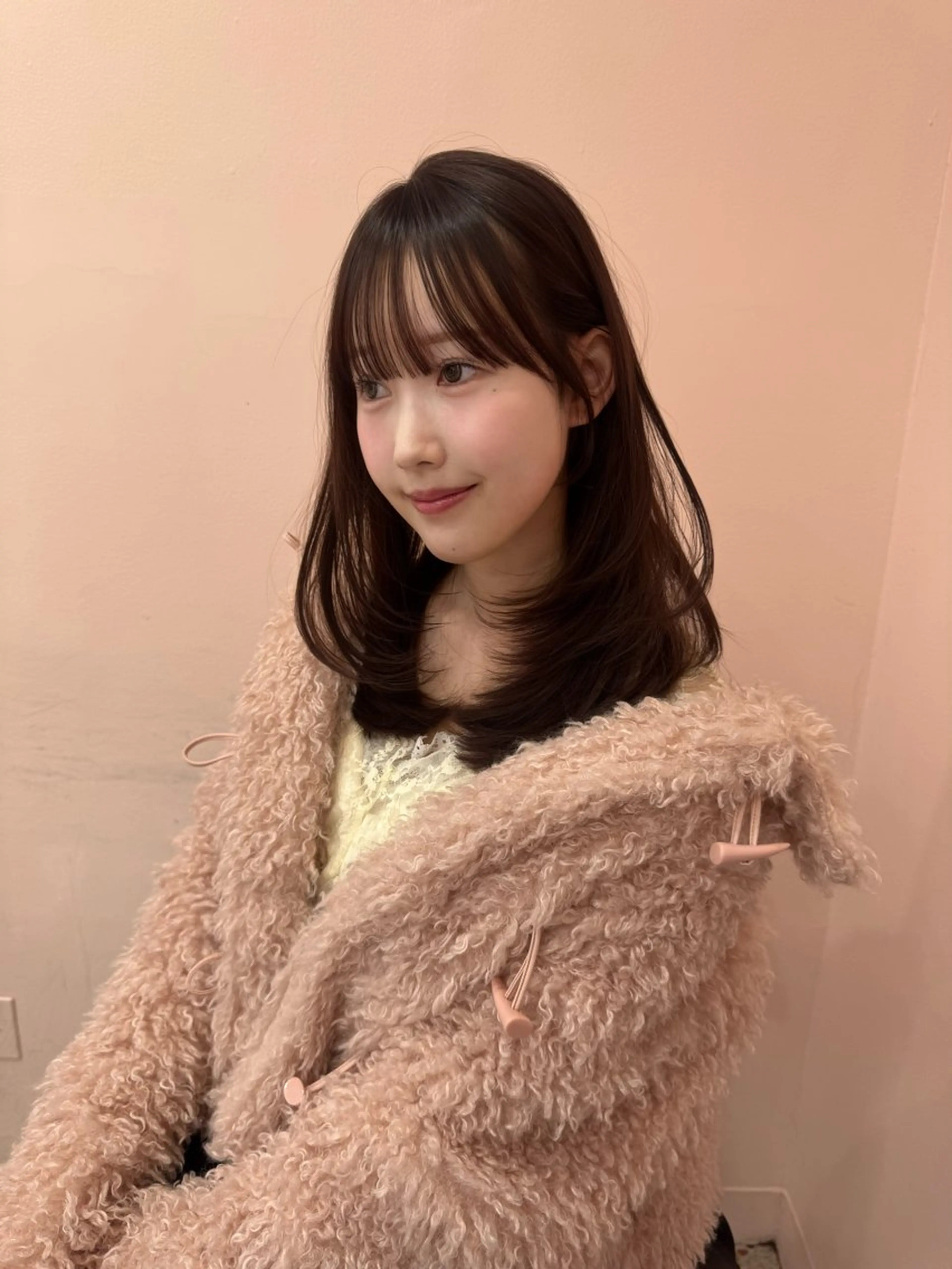 ミディアム くびれヘア 髪質改善 韓国風ヘア レイヤーカット シースルーバング カット ヘアカラー トリートメント 顔周り/透明感カラー REINA𓍯のヘアスタイル