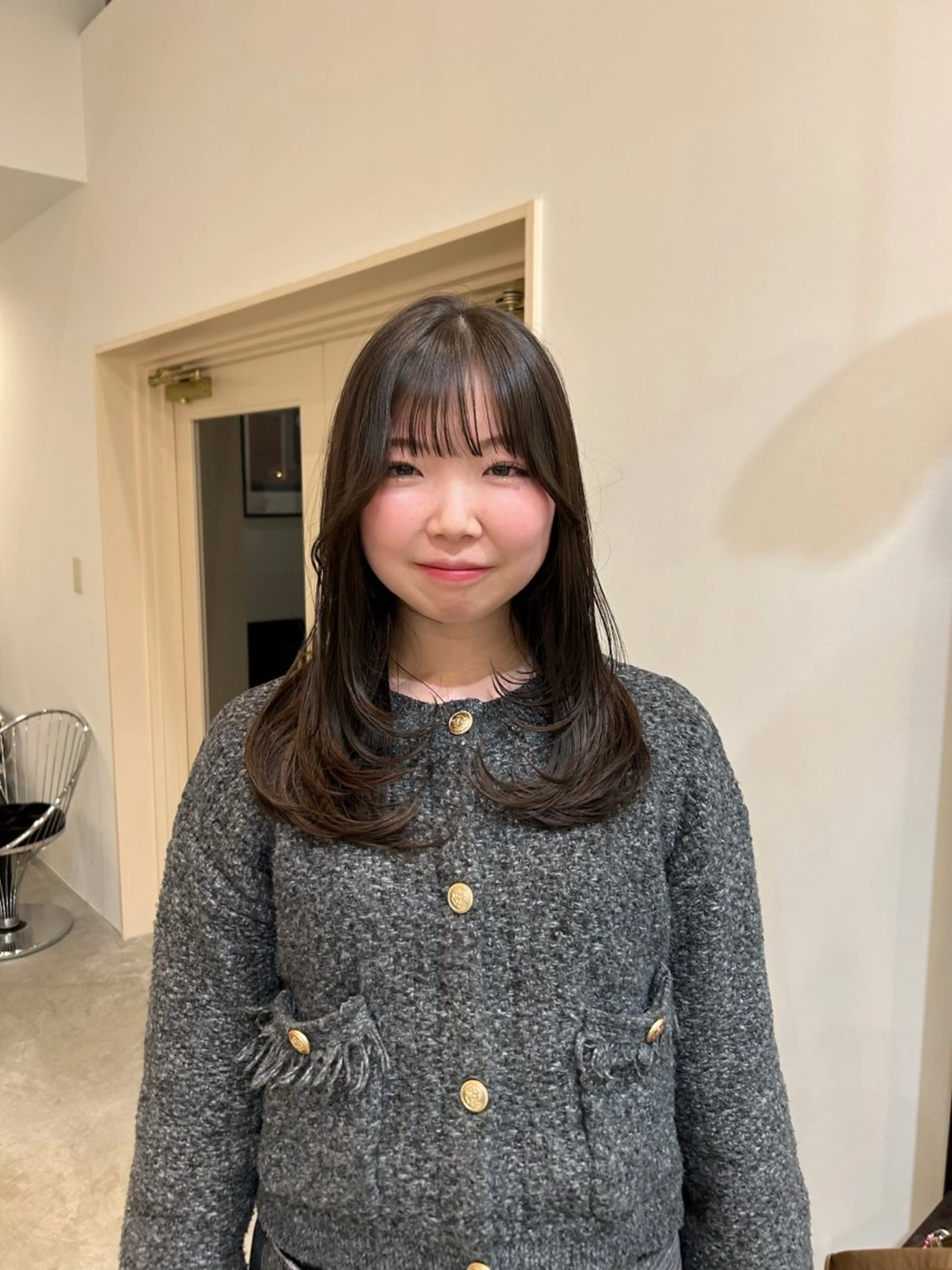 セミロング 顔まわりレイヤー レイヤーカット 鳥居 愛子のヘアスタイル