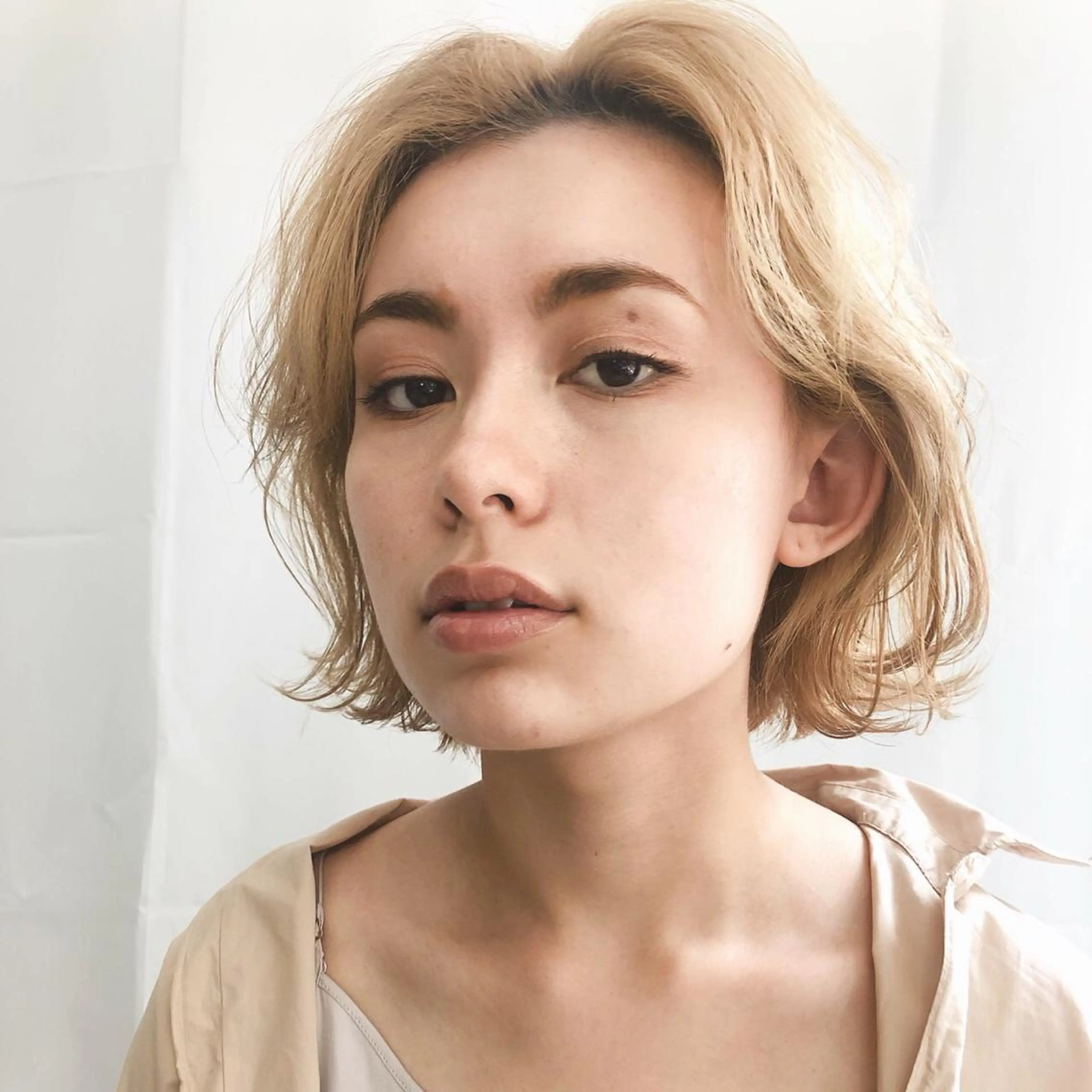 ショート カラー パーマ ベージュカラー ミルクティーベージュ シロ ⭐︎のヘアスタイル