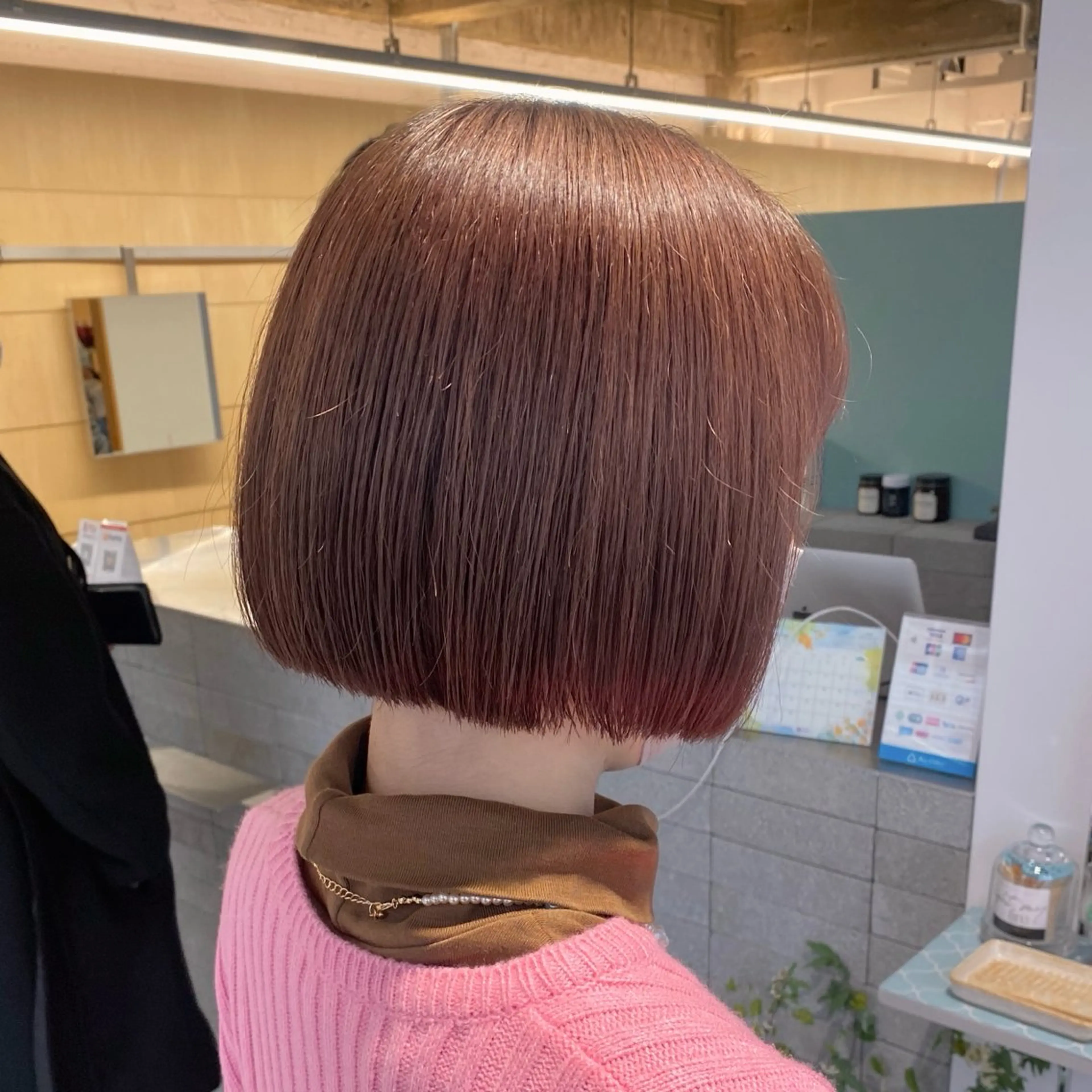 ショート カラー ベージュカラー ダブルカラー ピンクカラー ピンクベージュ カット ヘアカラー cipre シンモン チナリのヘアスタイル