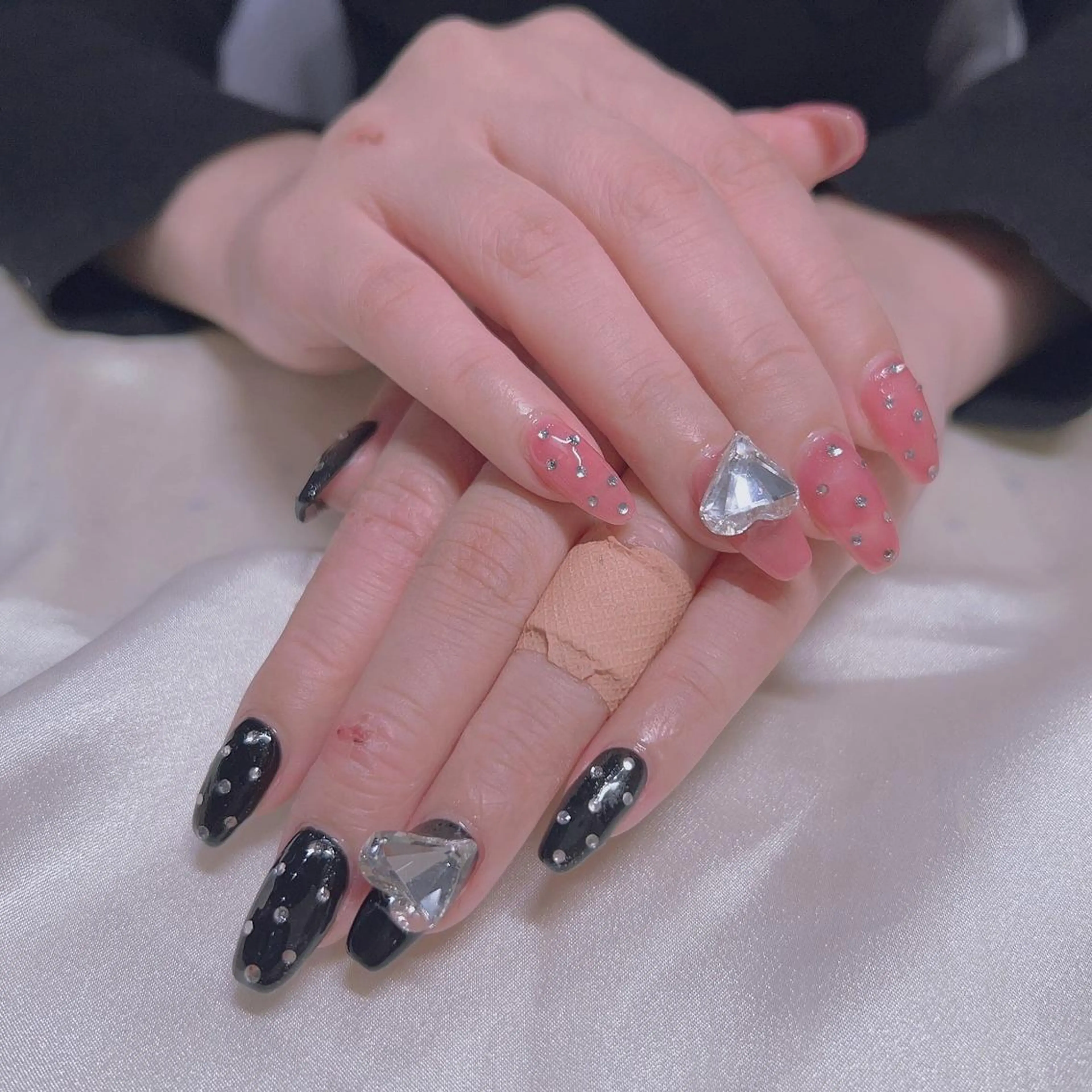 ネイル マツエク・マツパ アイブロウ 眉カラー 韓国風マツエク パリジェンヌラッシュリフト まつげパーマ ワンホンマツエク ハンドネイル Nail&eye Belire 新宿のネイルデザイン