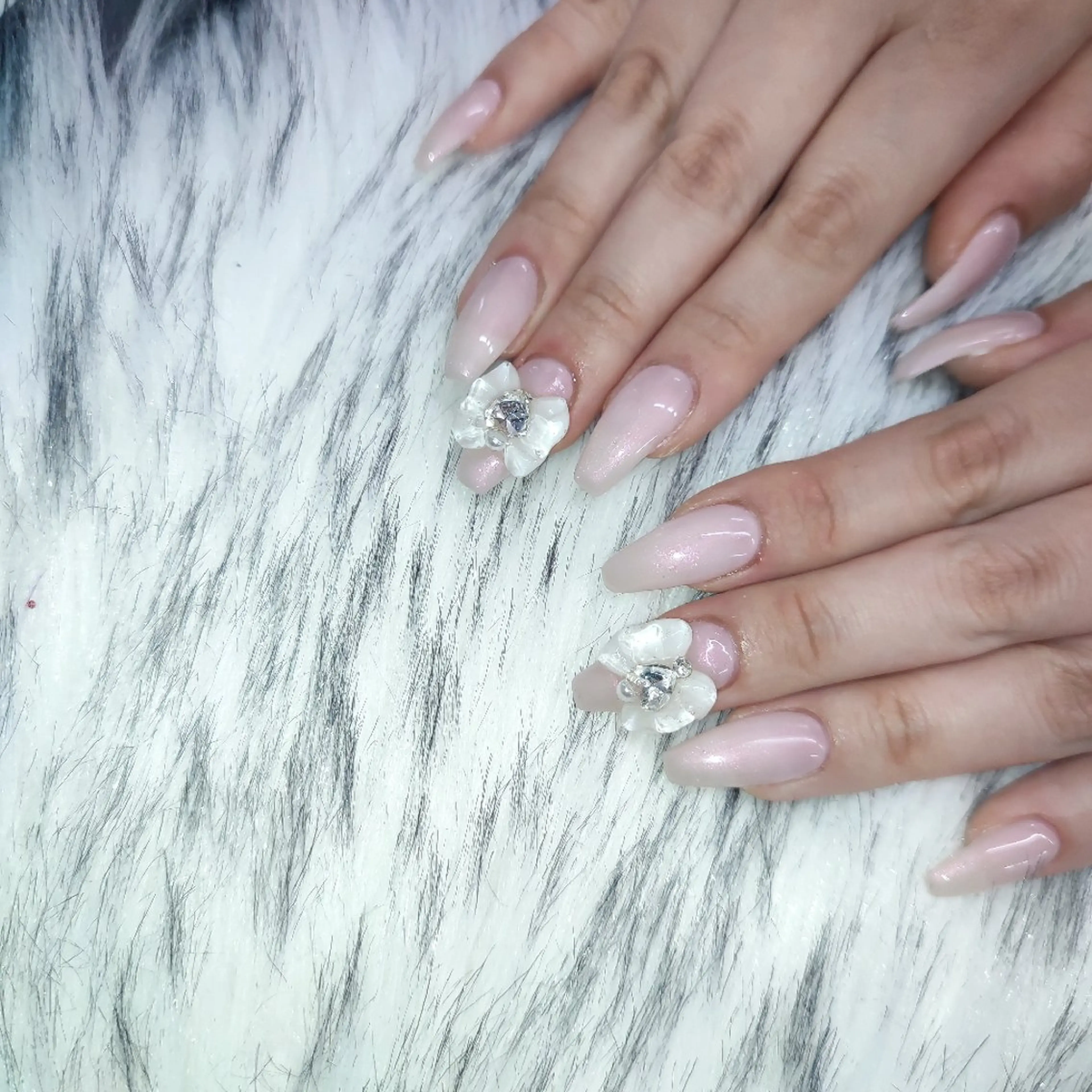 ネイル ハンドネイル RUNWAY 　　の眉毛・アイブロウイメージ