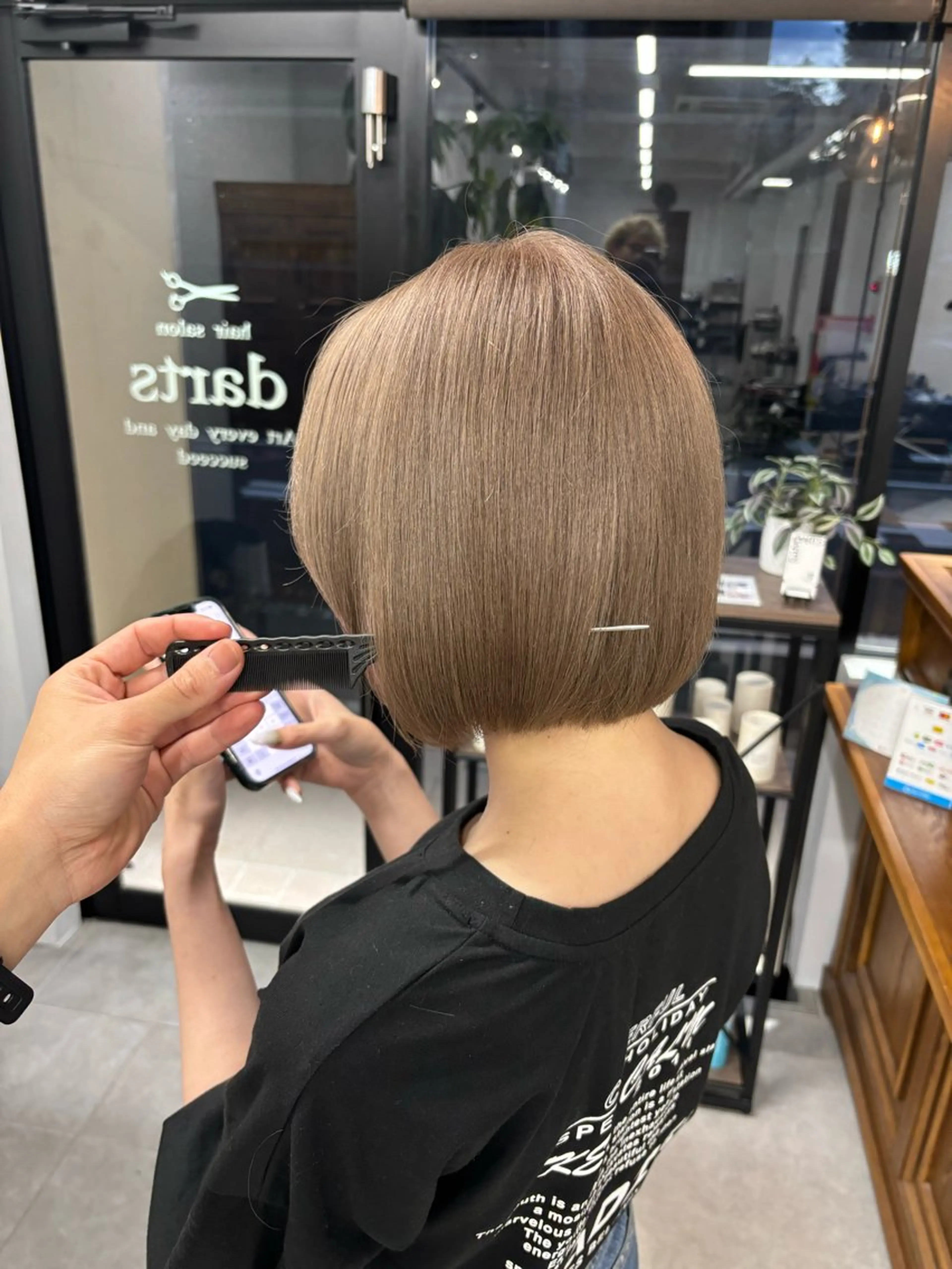 ショート カラー ブリーチ グレージュ ハイトーンカラー ボブ ヘアカラー トリートメント darts所属・マツダ レンのヘアスタイル