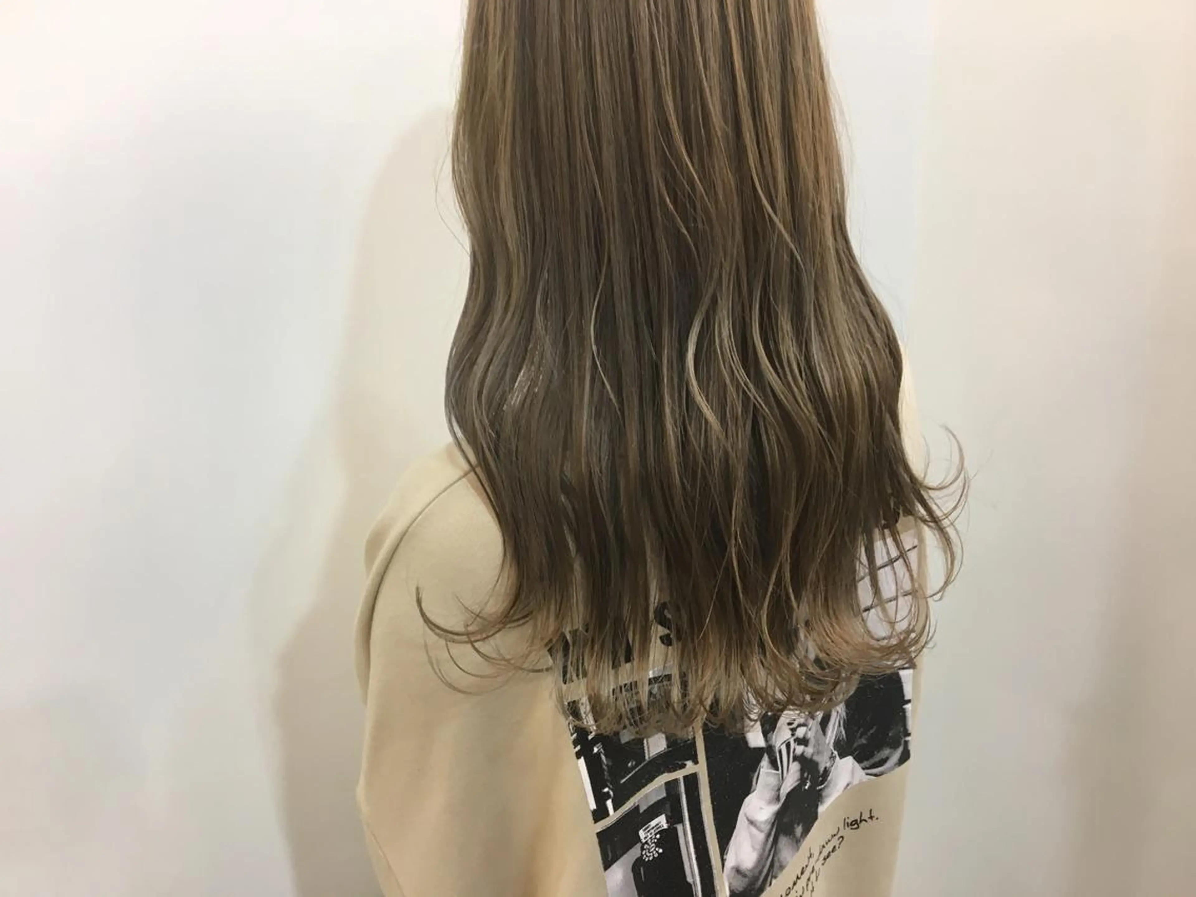 セミロング カラー ベージュカラー ブリーチ 透明感カラー カット ヘアカラー トリートメント 鈴木 翔梧のヘアスタイル
