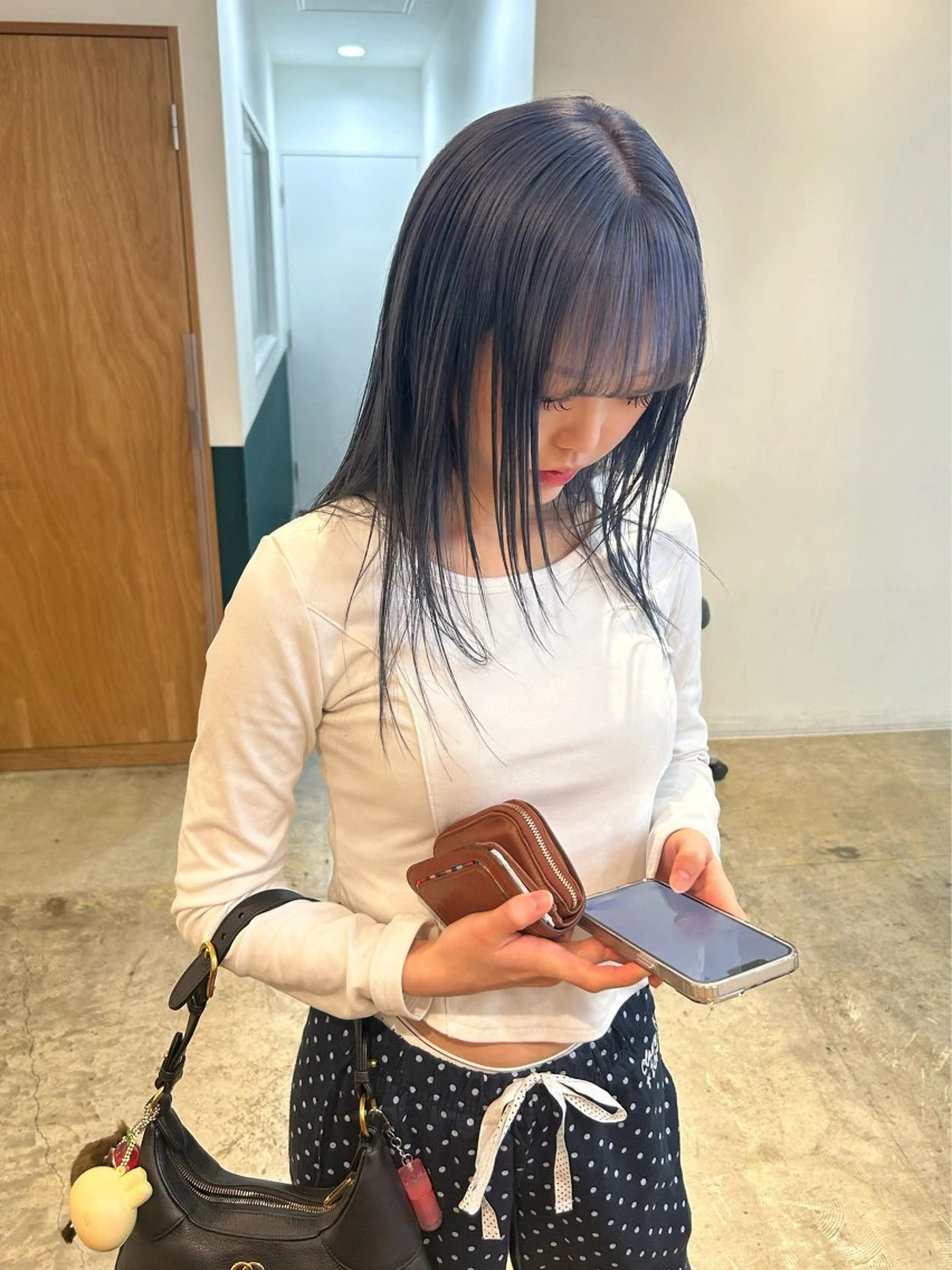 セミロング カラー ブルーカラー シルバー 顔周りカット レイヤーカット カット ヘアカラー カラーリスト菅野 竜矢🌈のヘアスタイル