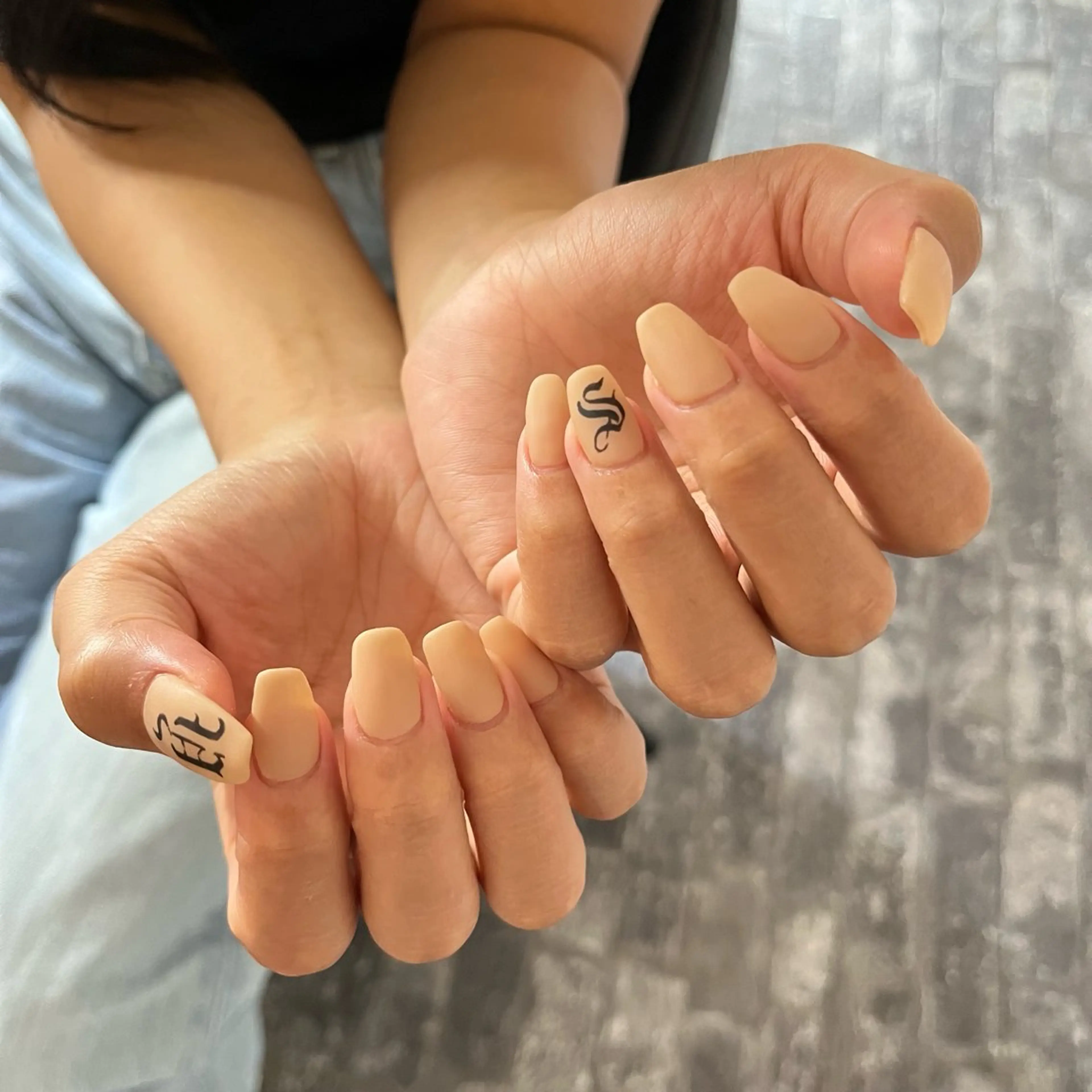 ネイル ボルドー チークネイル クリアネイル 成人式 フラッシュネイル Mai 🪽🩵のネイルデザイン