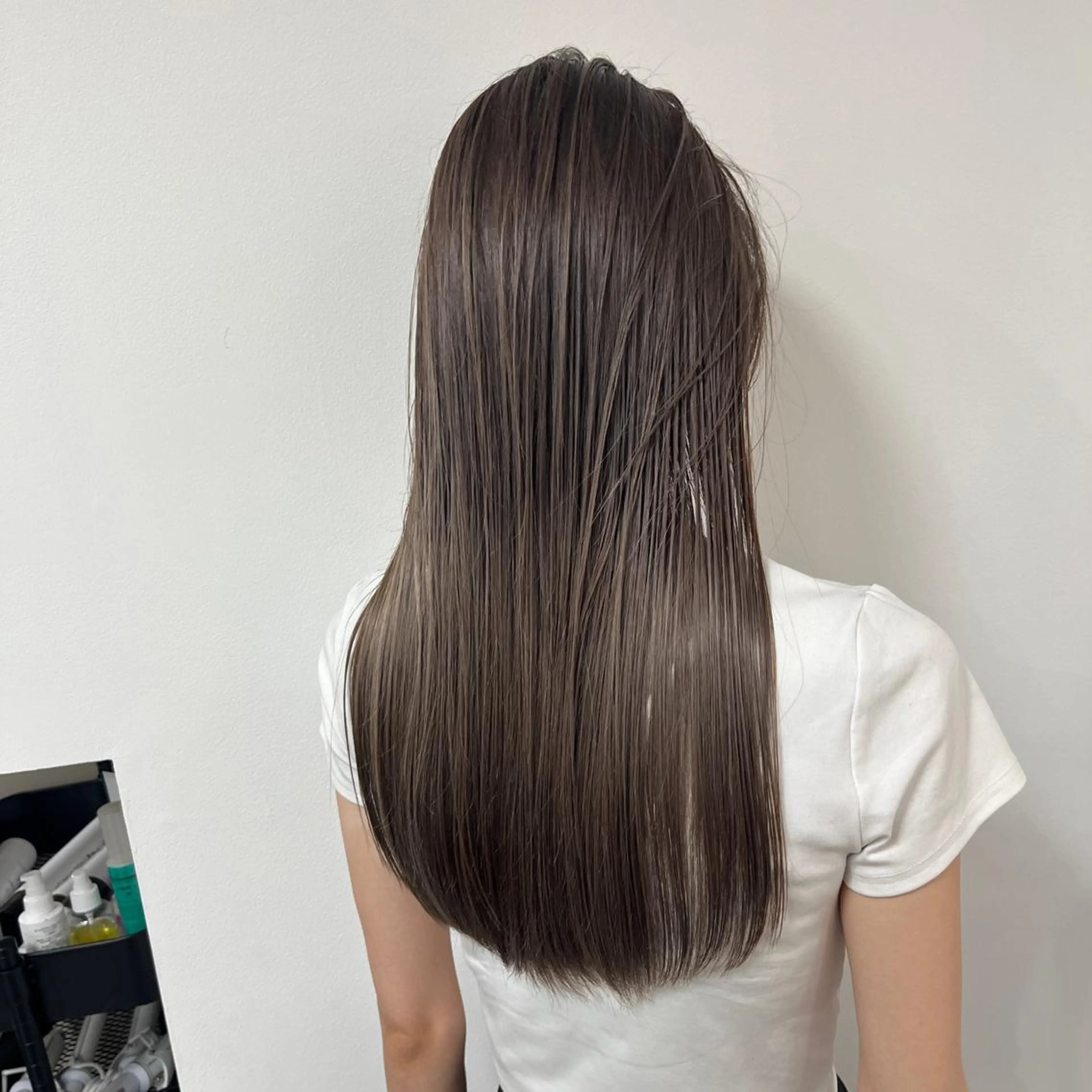 セミロング セミロングパーマ アッシュ ボブ 外国人風カラー ハイライト カット トリートメント hoNua. 栄/透明感カラーのヘアスタイル