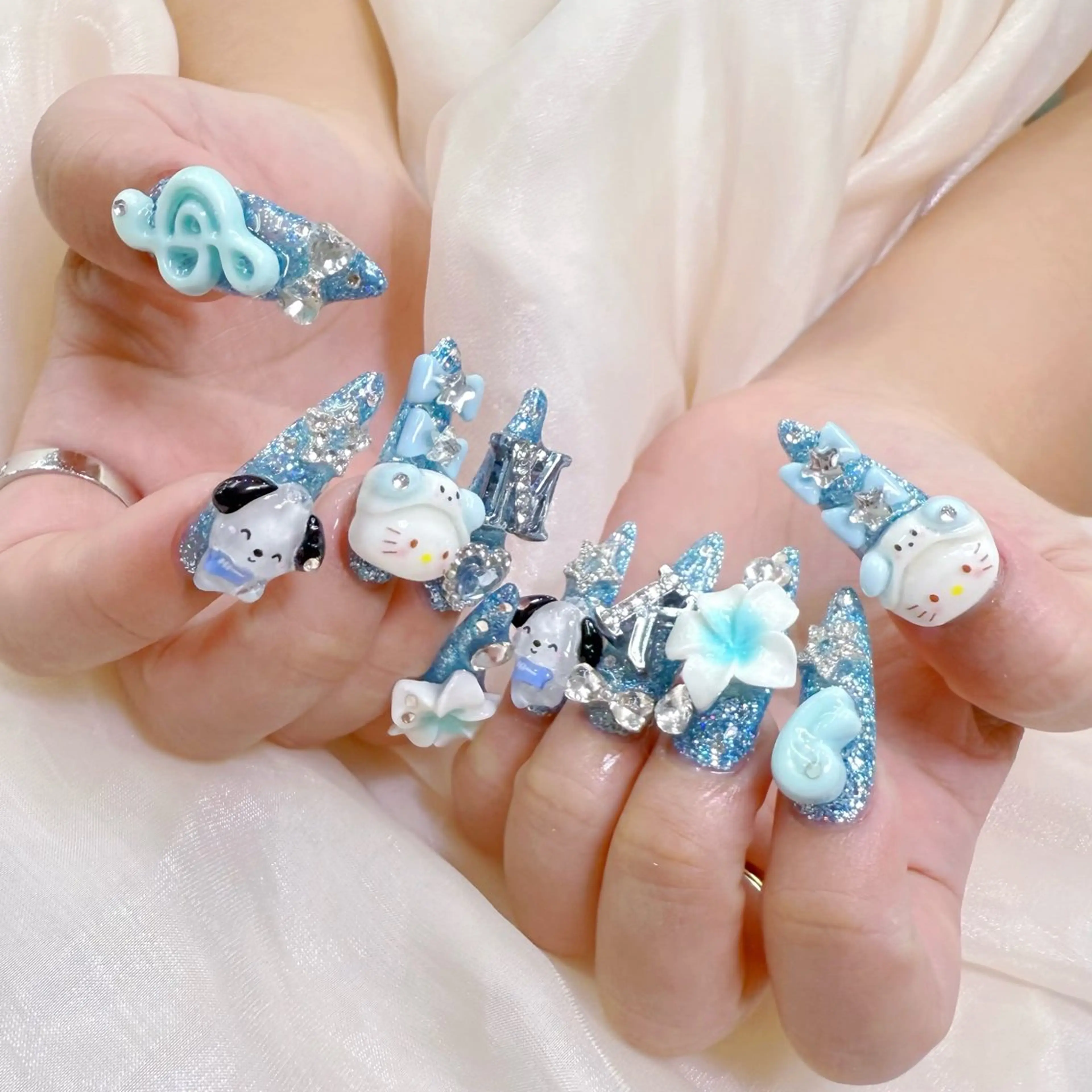 ネイル チークネイル クリアネイル ガーリー キラキラネイル 韓国ネイル ハンドネイル NailPrincess所属・princess スカルプ専門店のネイルデザイン