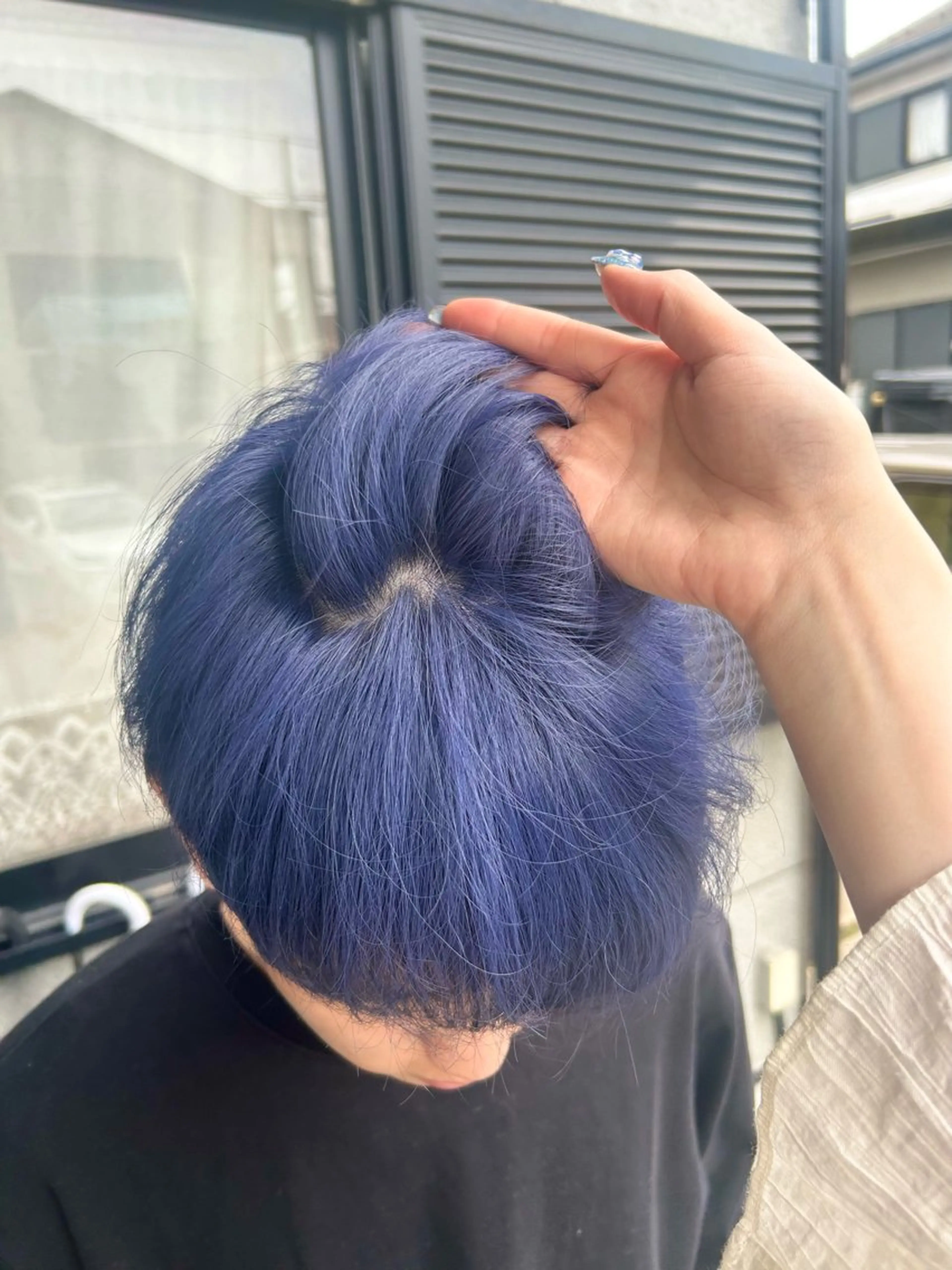 ショート カラー ブリーチ ブルーカラー ネイビーカラー ヘアカラー あやめ🪽 オリーブ/ハイトーンのヘアスタイル