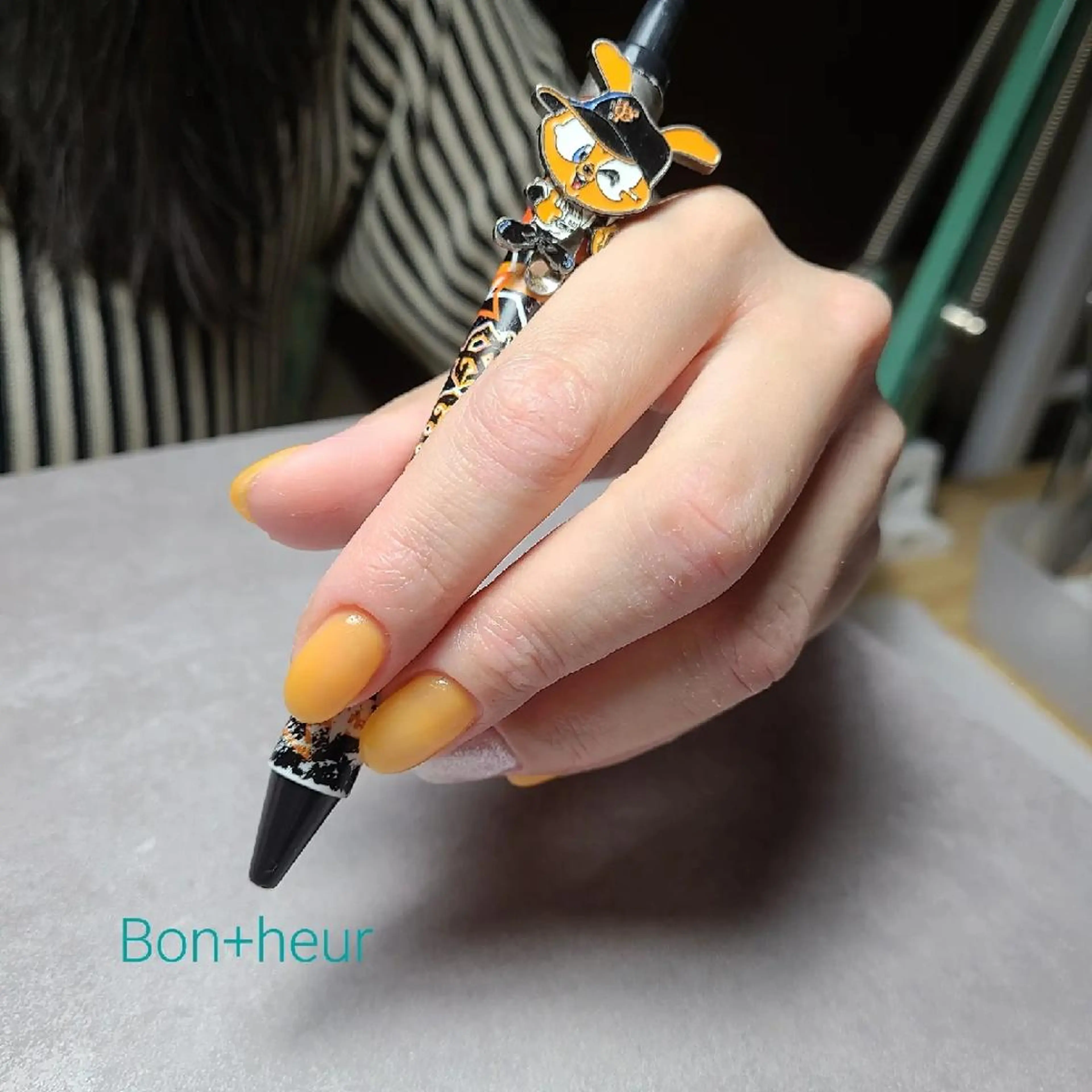 ネイル ジェルネイル グラデーション ラメ(グリッター) ワンカラーネイル オレンジ ハンドネイル 宮口 紗子のネイルデザイン