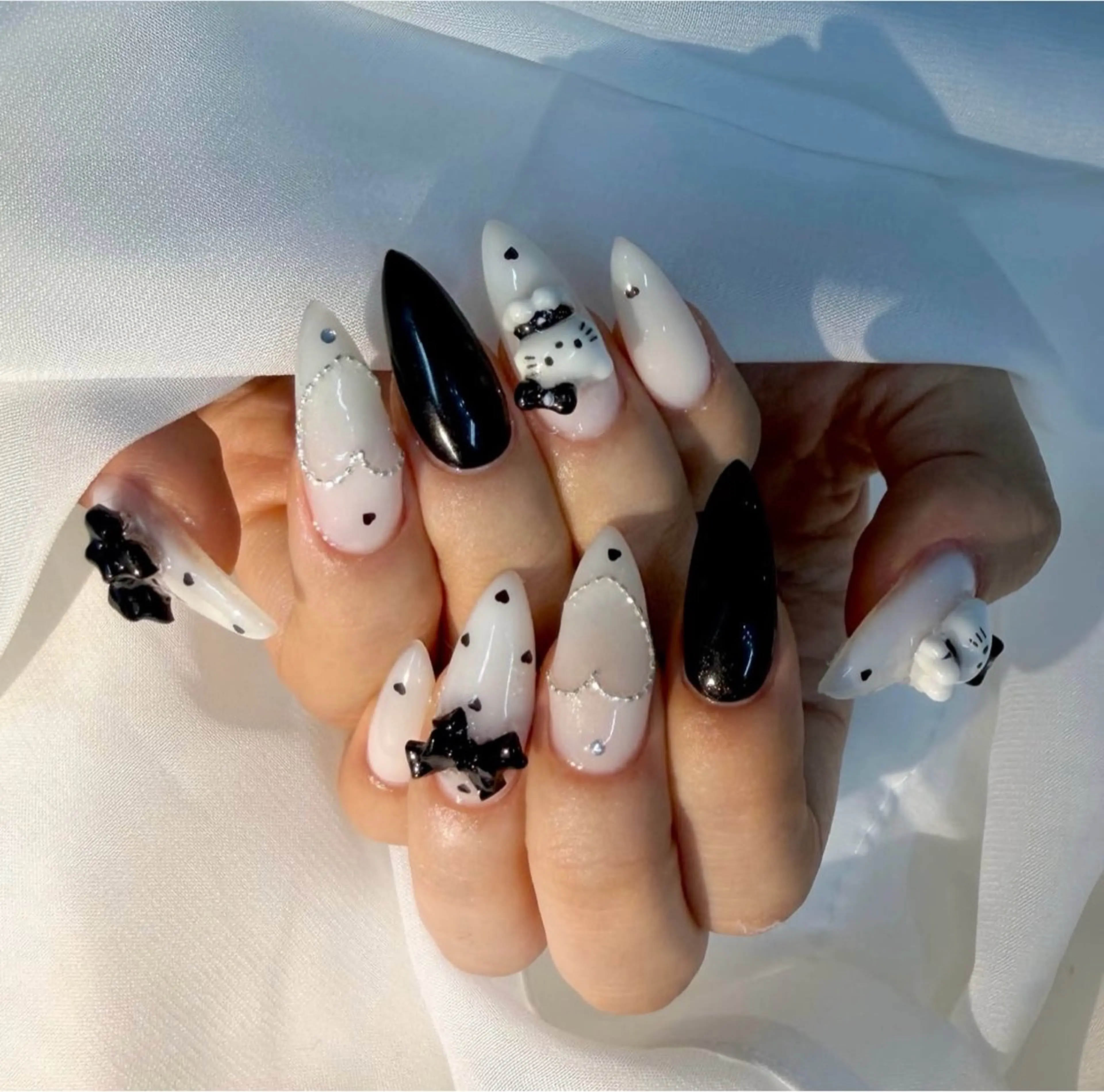 ネイル 成人式 キラキラネイル マグネットネイル ミラーネイル ニュアンスネイル ハンドネイル Lyna 池袋のネイルデザイン