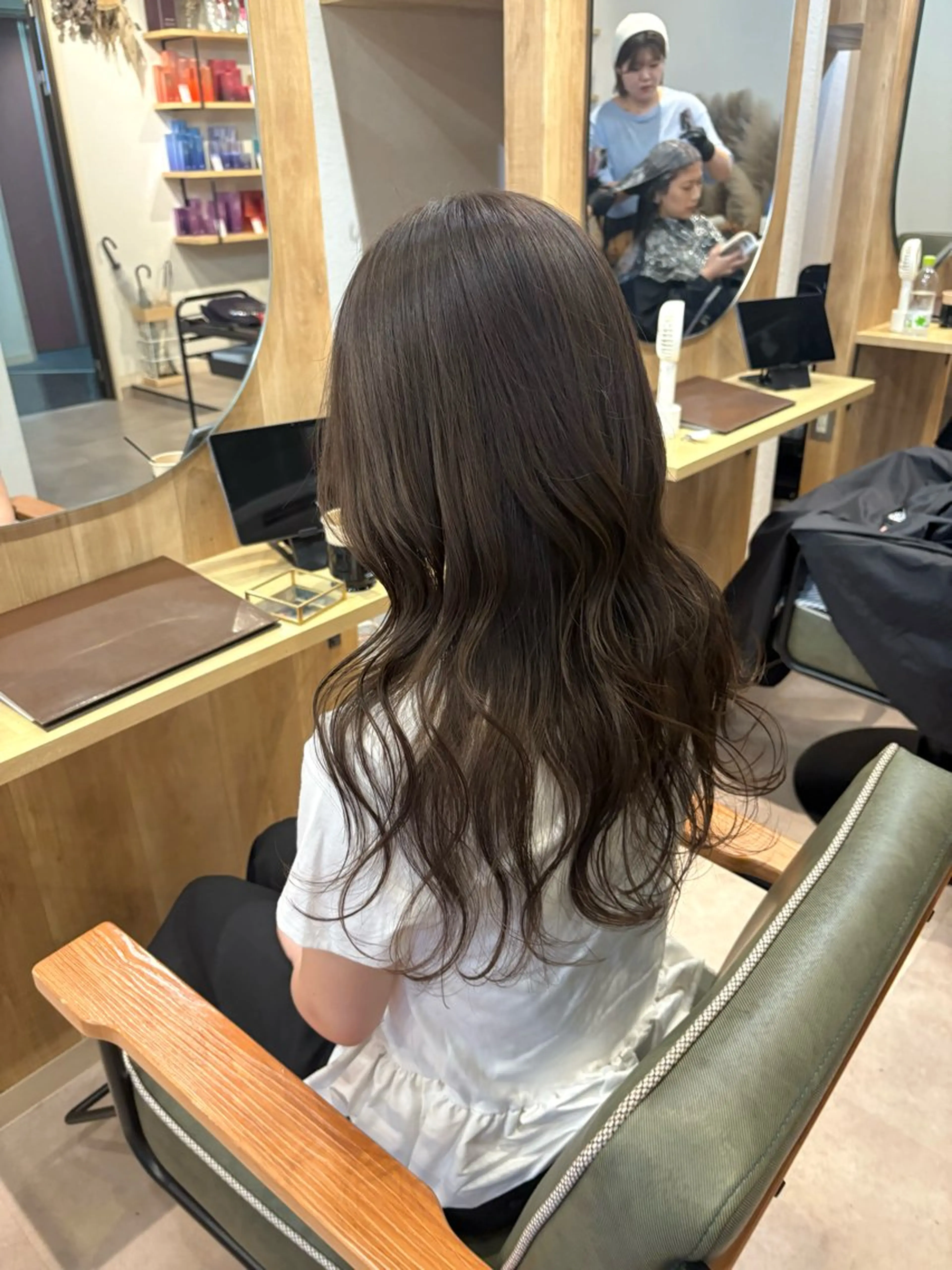 セミロング カラー velua yumekaのヘアスタイル