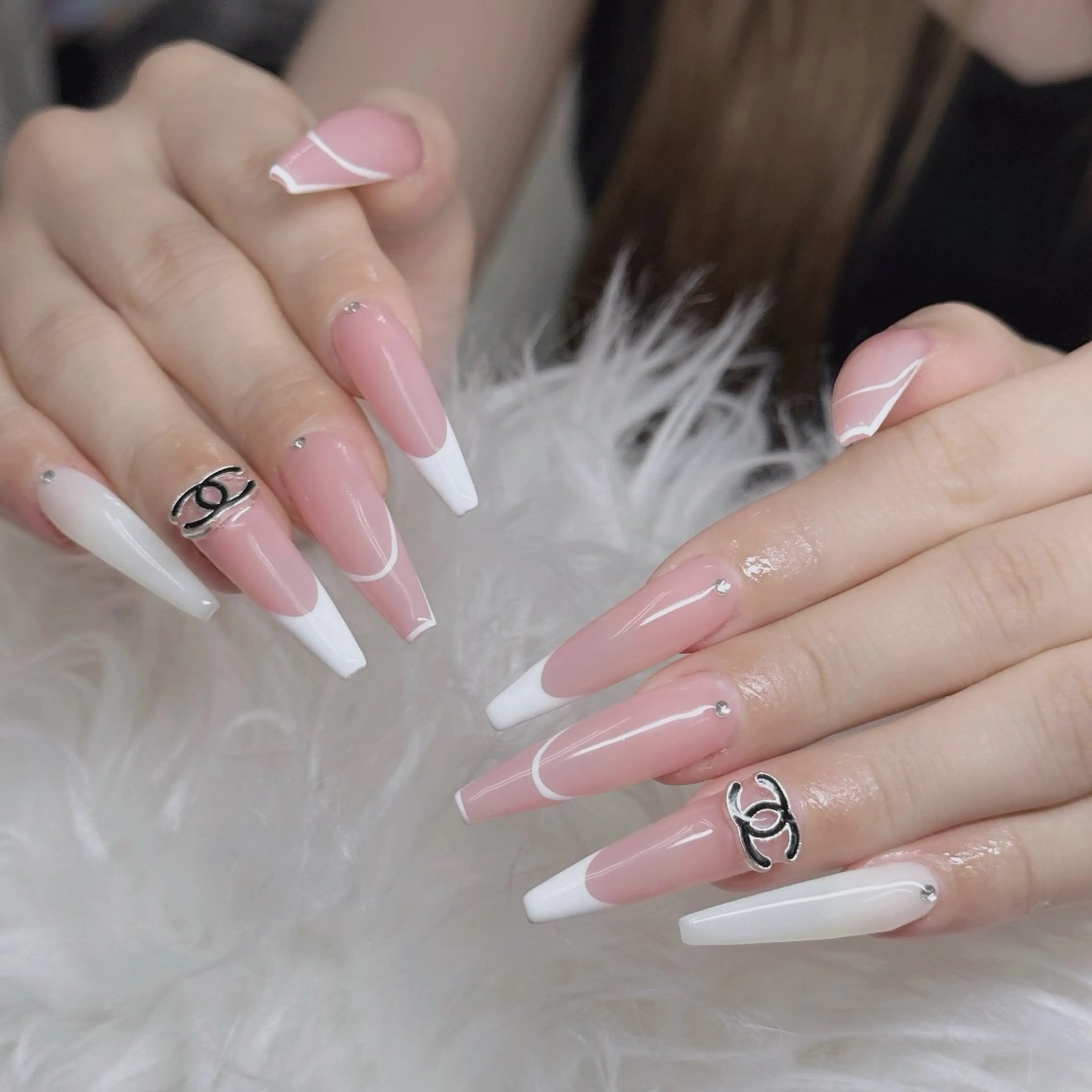 ネイル 成人式 ロングネイル マグネットネイル 大理石ネイル(マーブル) リボン ハンドネイル Hani Nail Salonのネイルデザイン