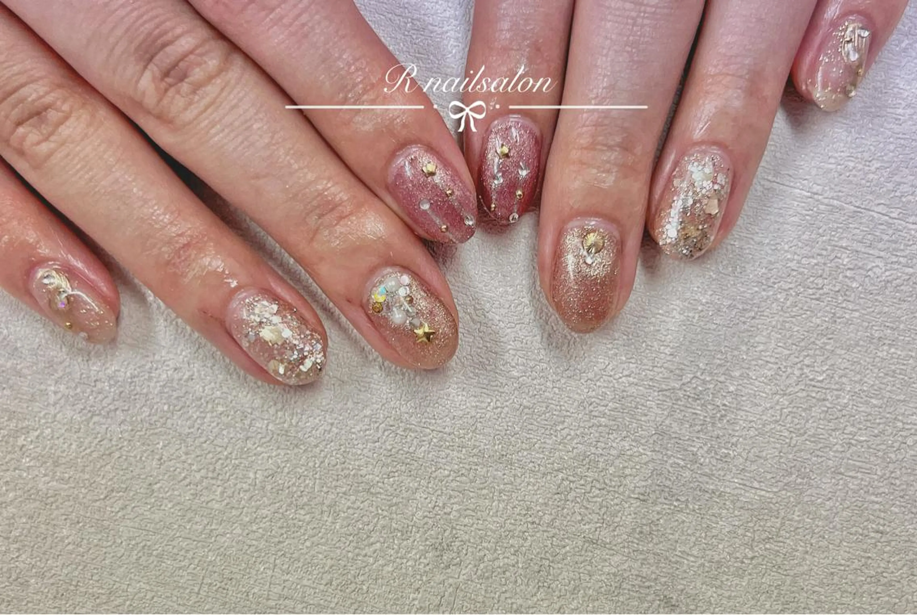 ミディアム R NAILSALONのネイルデザイン