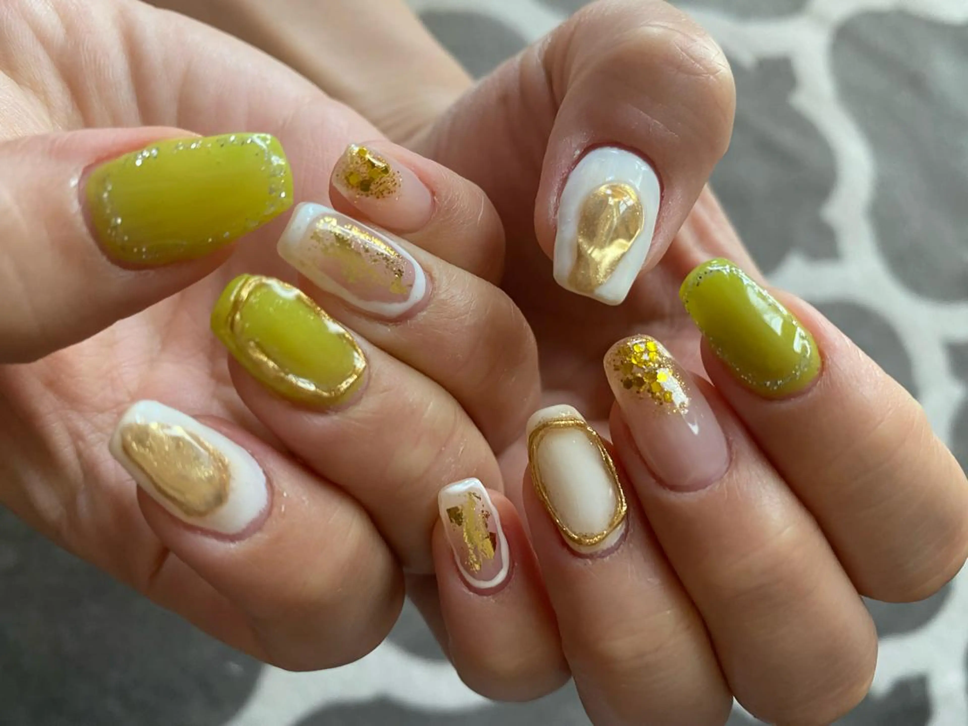 ネイル ニュアンスネイル ピスタチオネイル スクエアネイル ハンドネイル Ulu  Nail 🌱MOMOKAのネイルデザイン