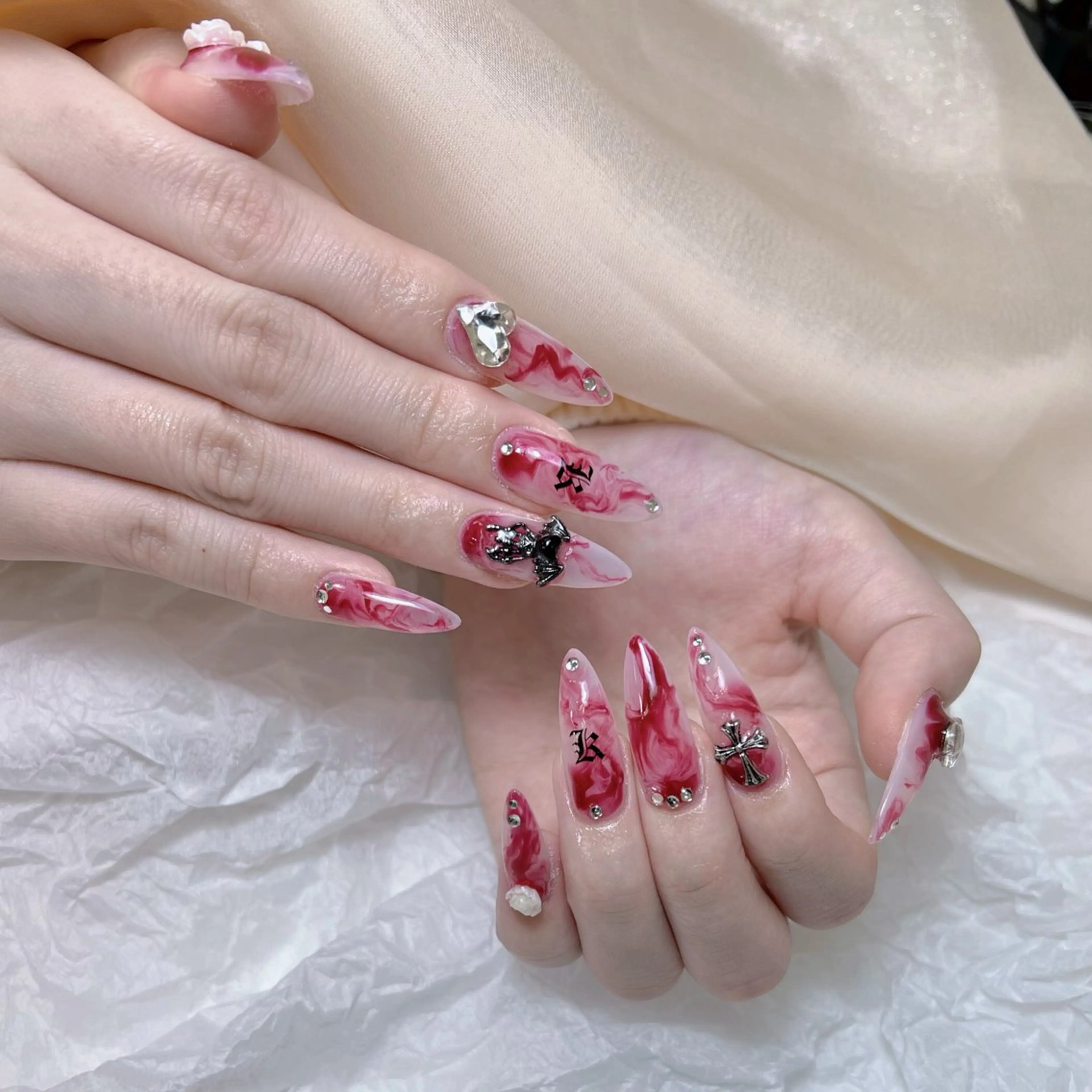 ネイル ガーリー キラキラネイル 韓国ネイル 大理石ネイル(マーブル) スカルプネイル ハンドネイル NailPrincess所属・princess スカルプ専門店のネイルデザイン