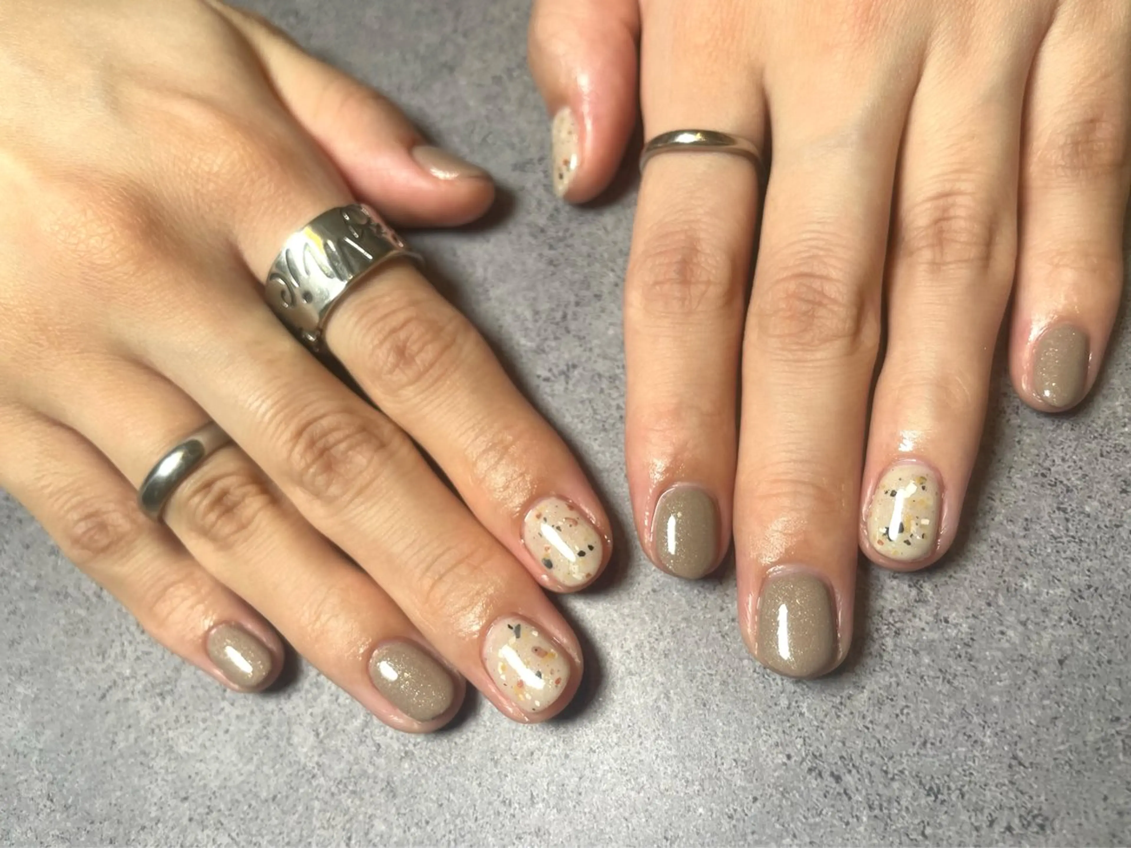 秋色カラー💅テラゾー柄の写真