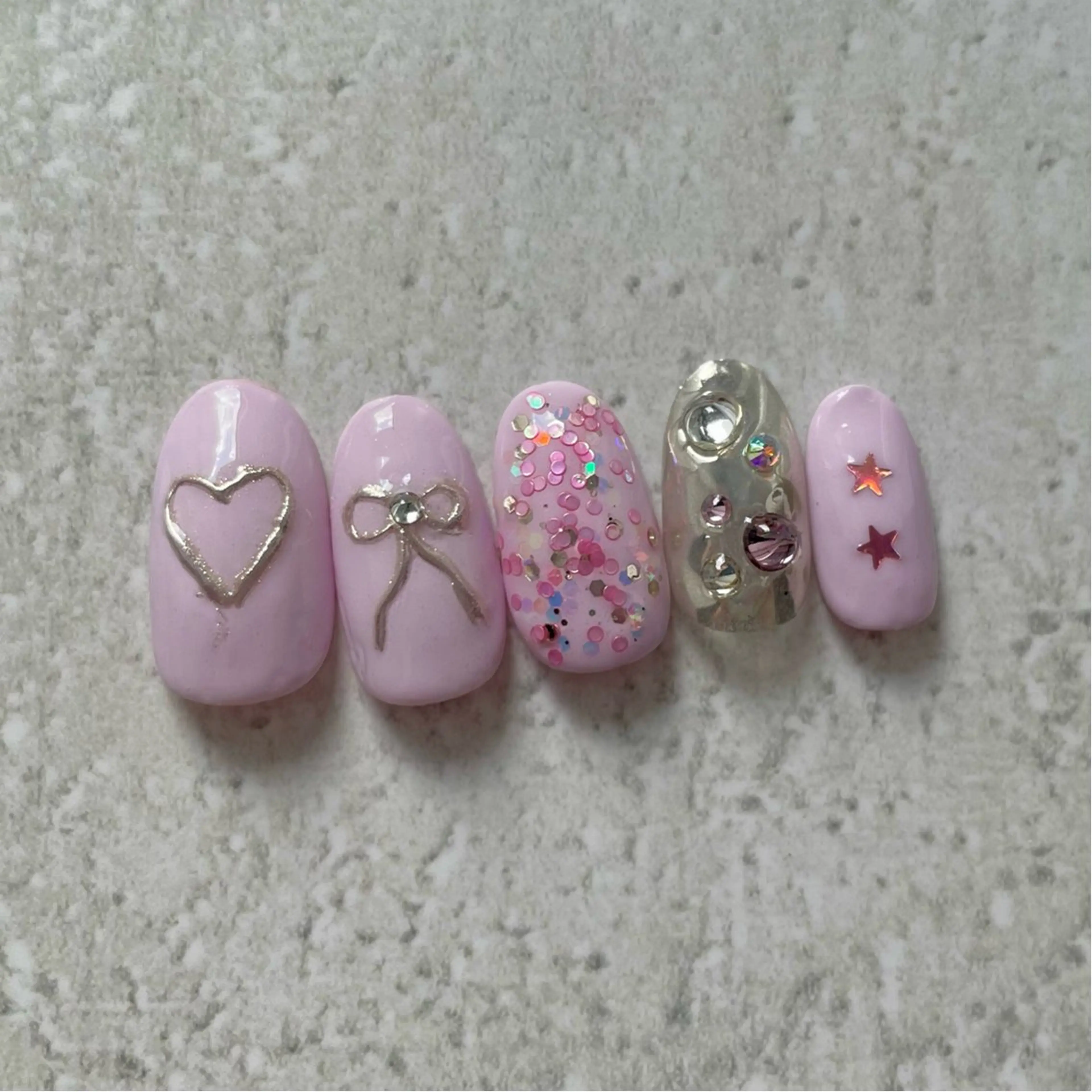 ネイル キラキラネイル ピンク GO TODAY SHAiRE SALON 原宿Kalon店所属・Hinako ☁のネイルデザイン