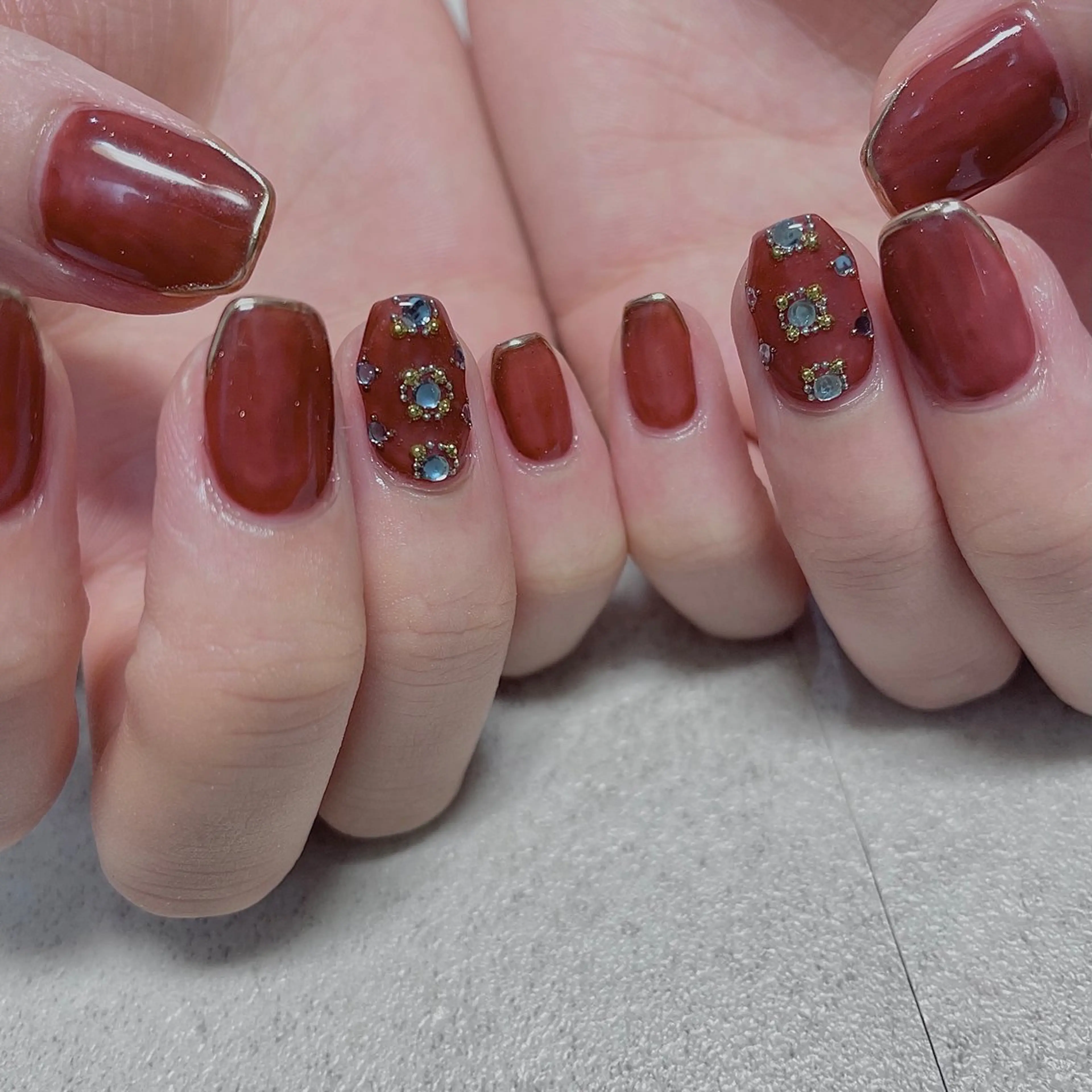 ネイル ボルドー フレンチネイル ミラーネイル 赤色 ストーンネイル ハンドネイル acs.n所属・ネイル，耳つぼ 風間すみれのその他イメージ