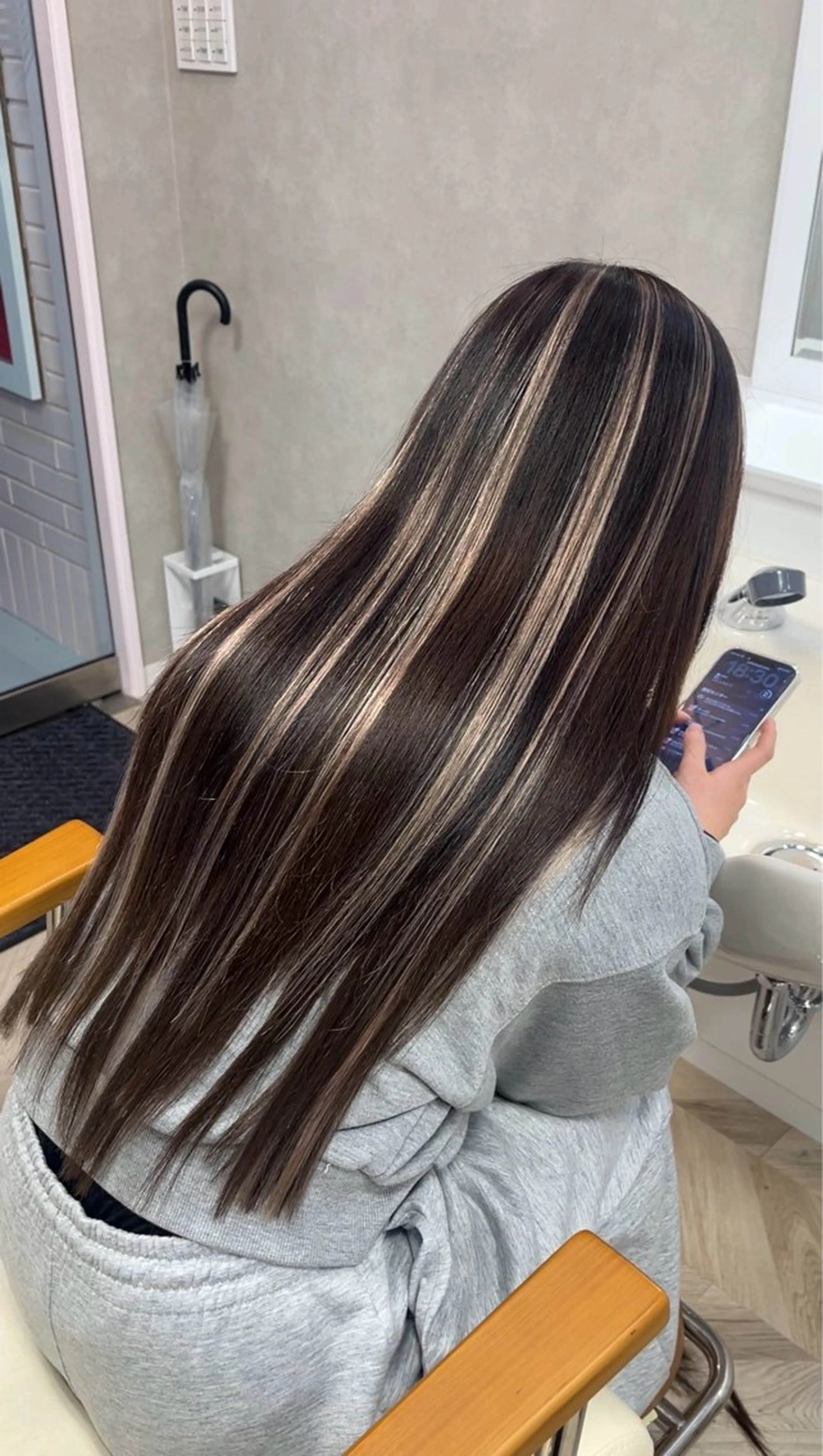 ロング uiki シールエクステのヘアスタイル