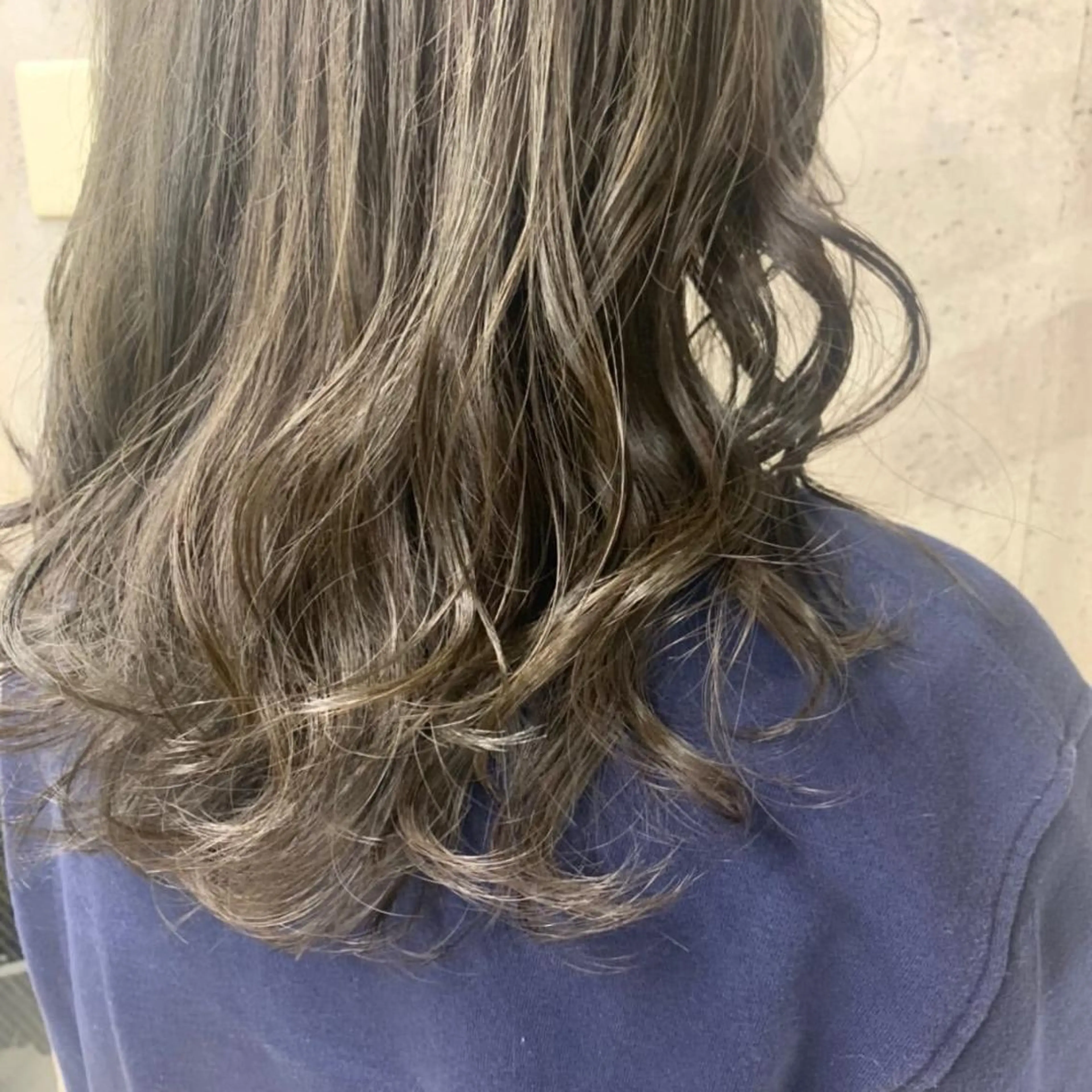 ロング カラー wakana 【ブリーチカラー】のヘアスタイル