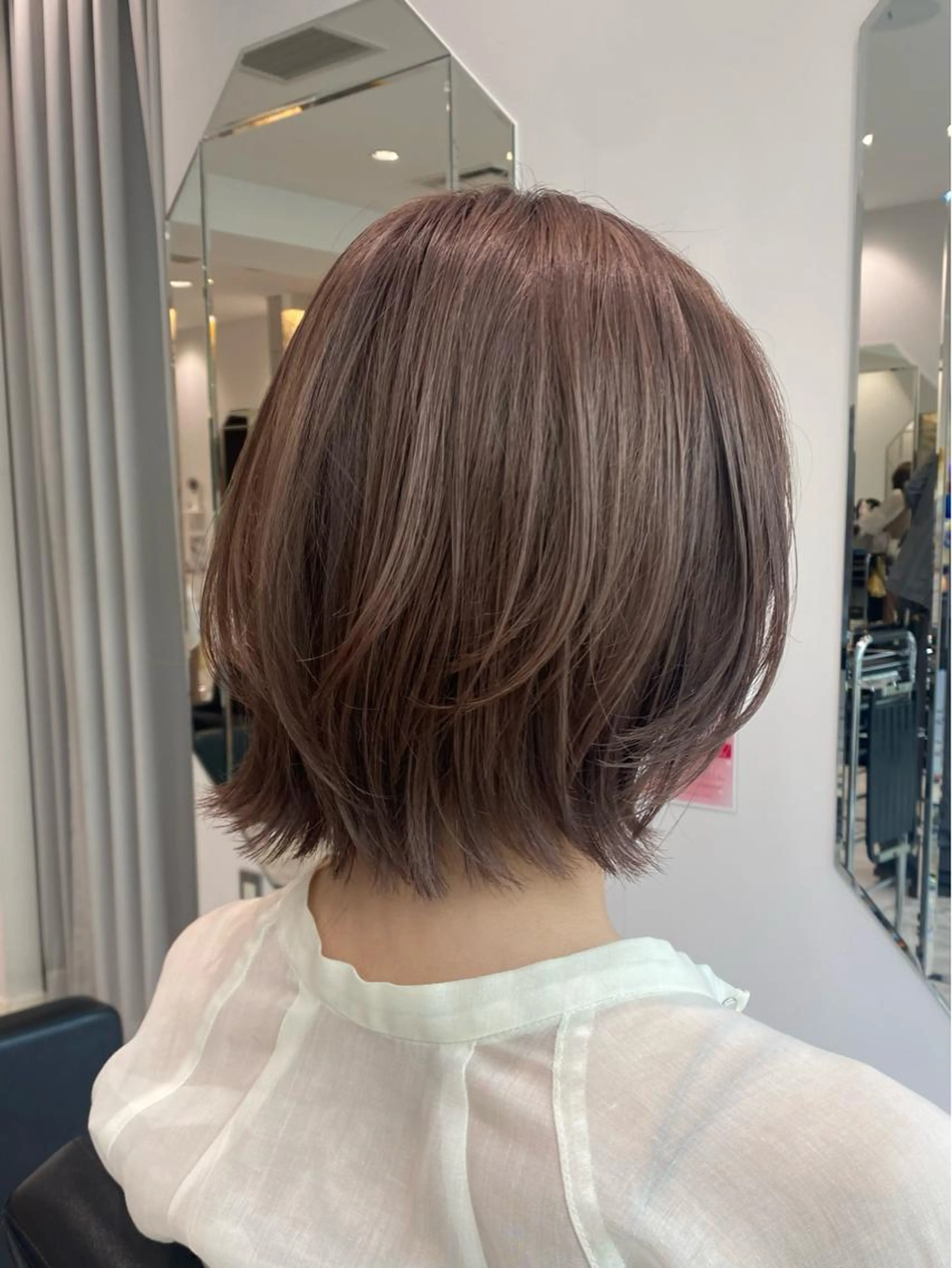 白髪が気になり始めた方はこちら✨白髪ぼかしハイライト✨（ハイライト＋カラー）の写真